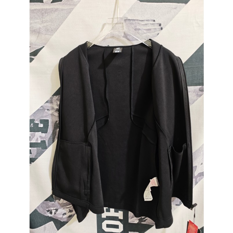<p>DESCENTE 拉鍊外套(黑)</p>