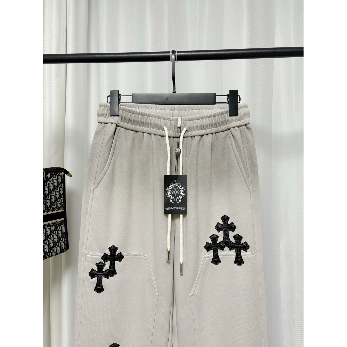 <p>&nbsp;Chrome Hearts&nbsp;休闲长裤</p>