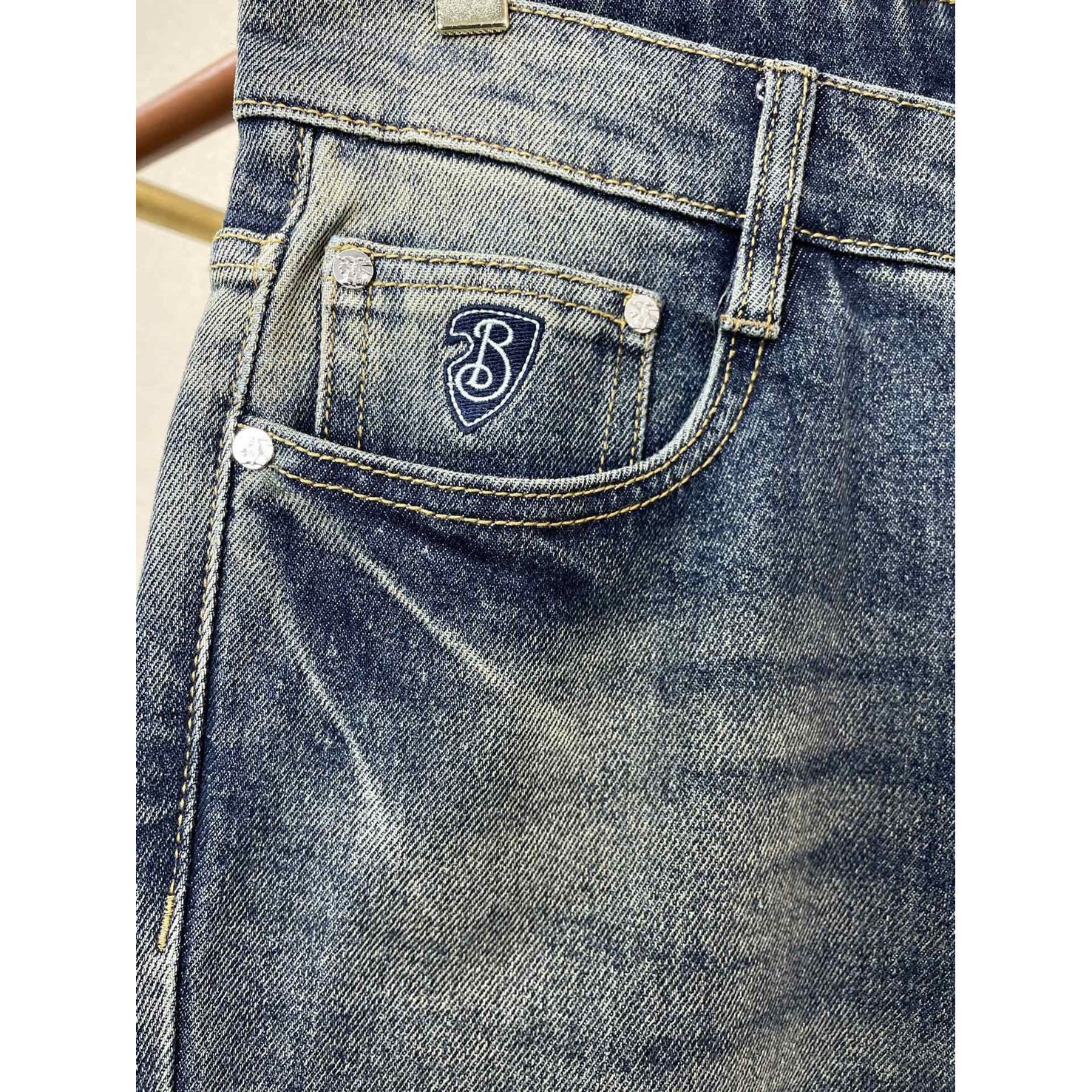 <p>BURBERRY 休闲牛仔裤</p>