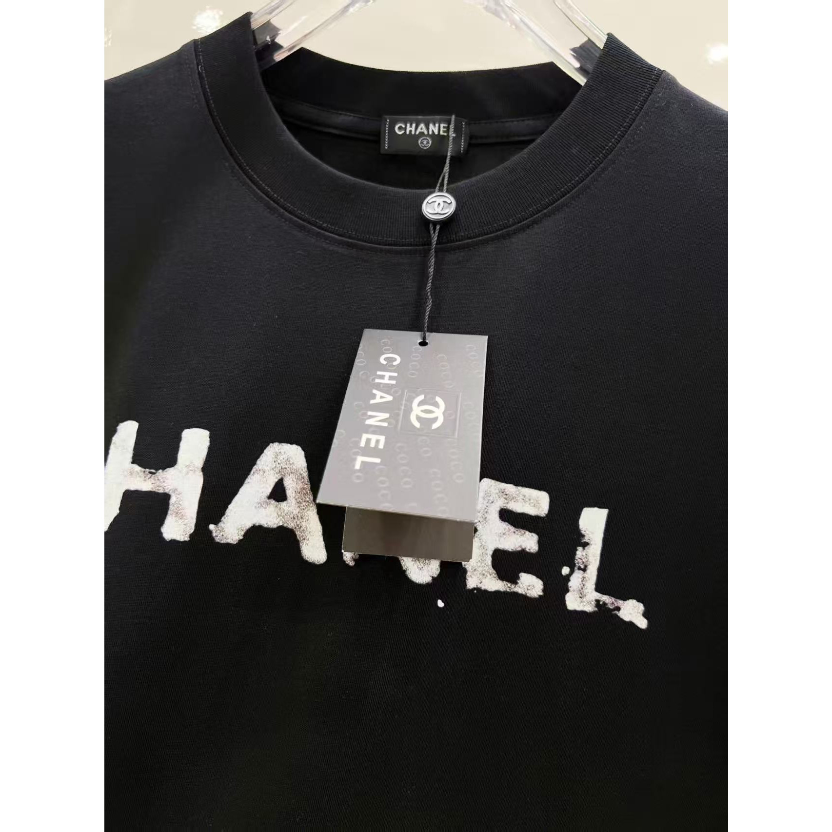 <p>CHANEL 短袖圆领T恤(黑)</p>