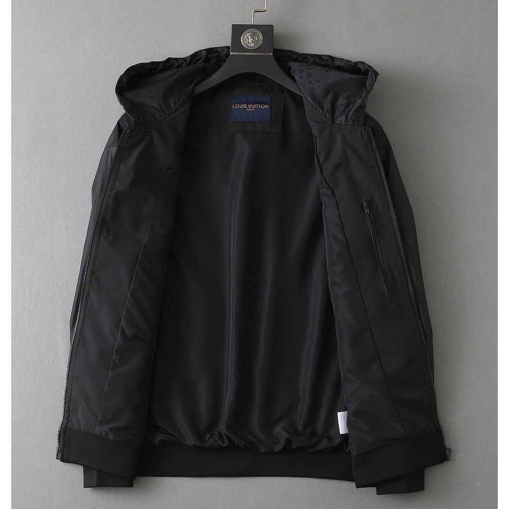 <p>LV 新款男士夹克外套<br />
&nbsp;</p>