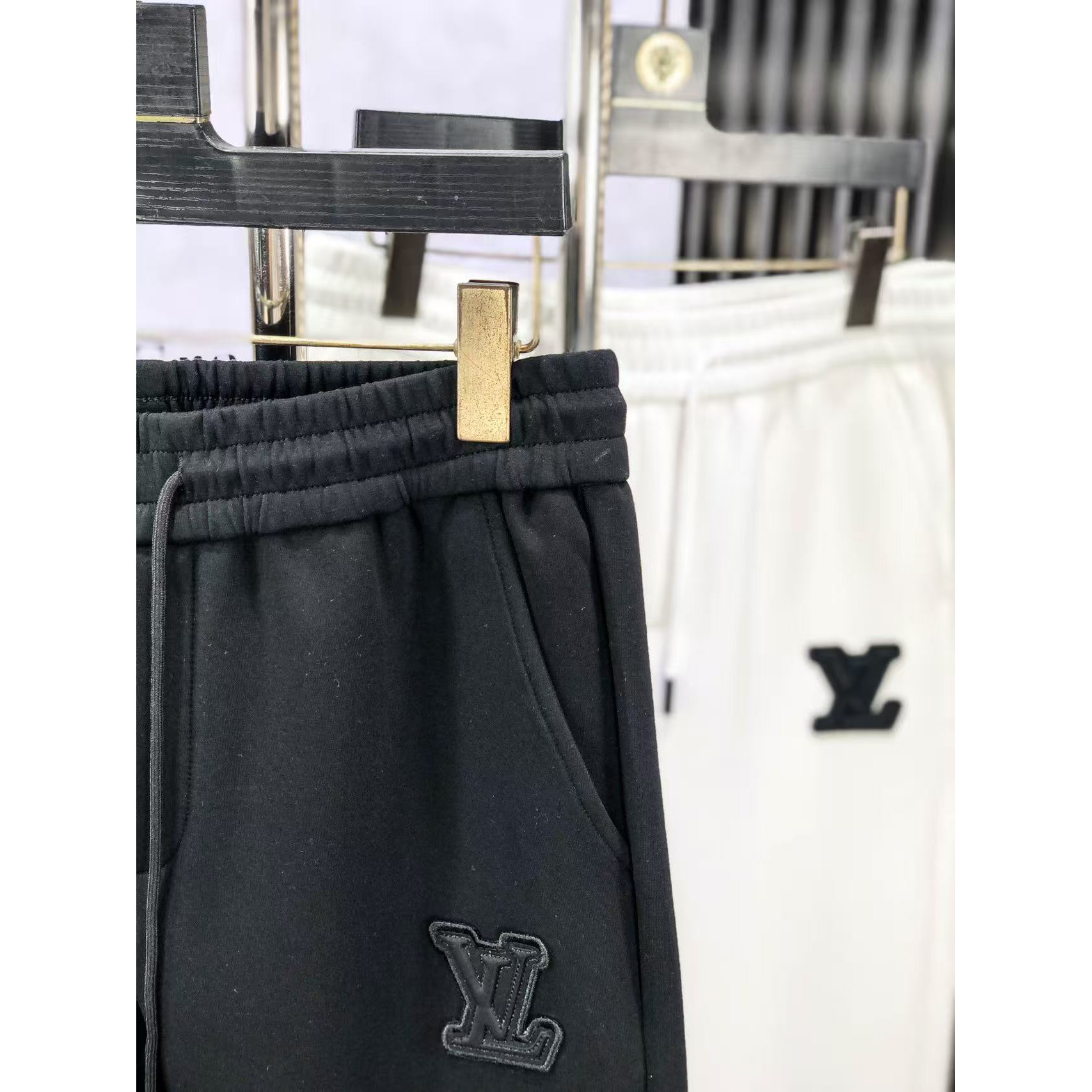 <p>LV&nbsp;高品质时尚休闲裤(782967)</p>
