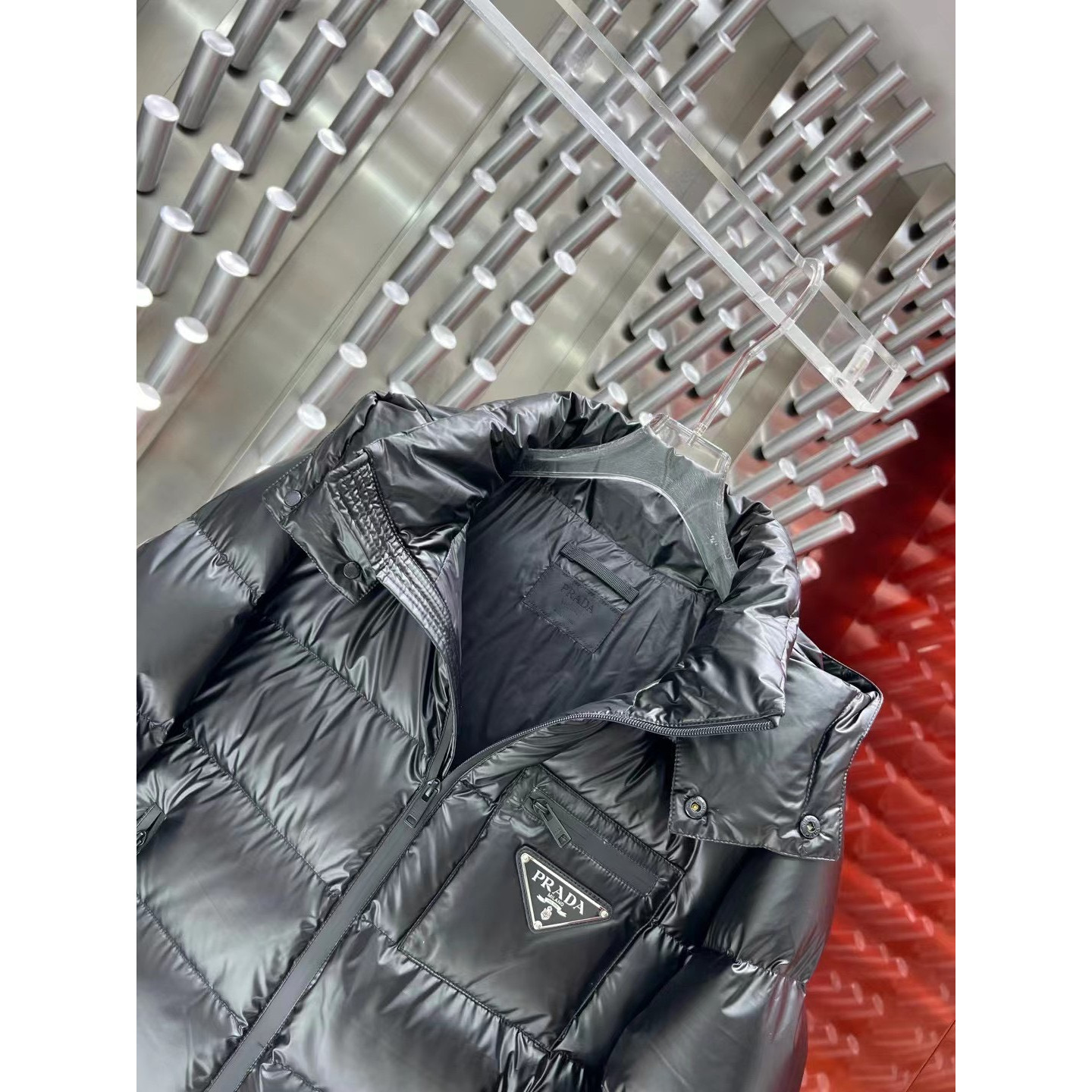 <p>PRADA 羽绒服(黑)</p>