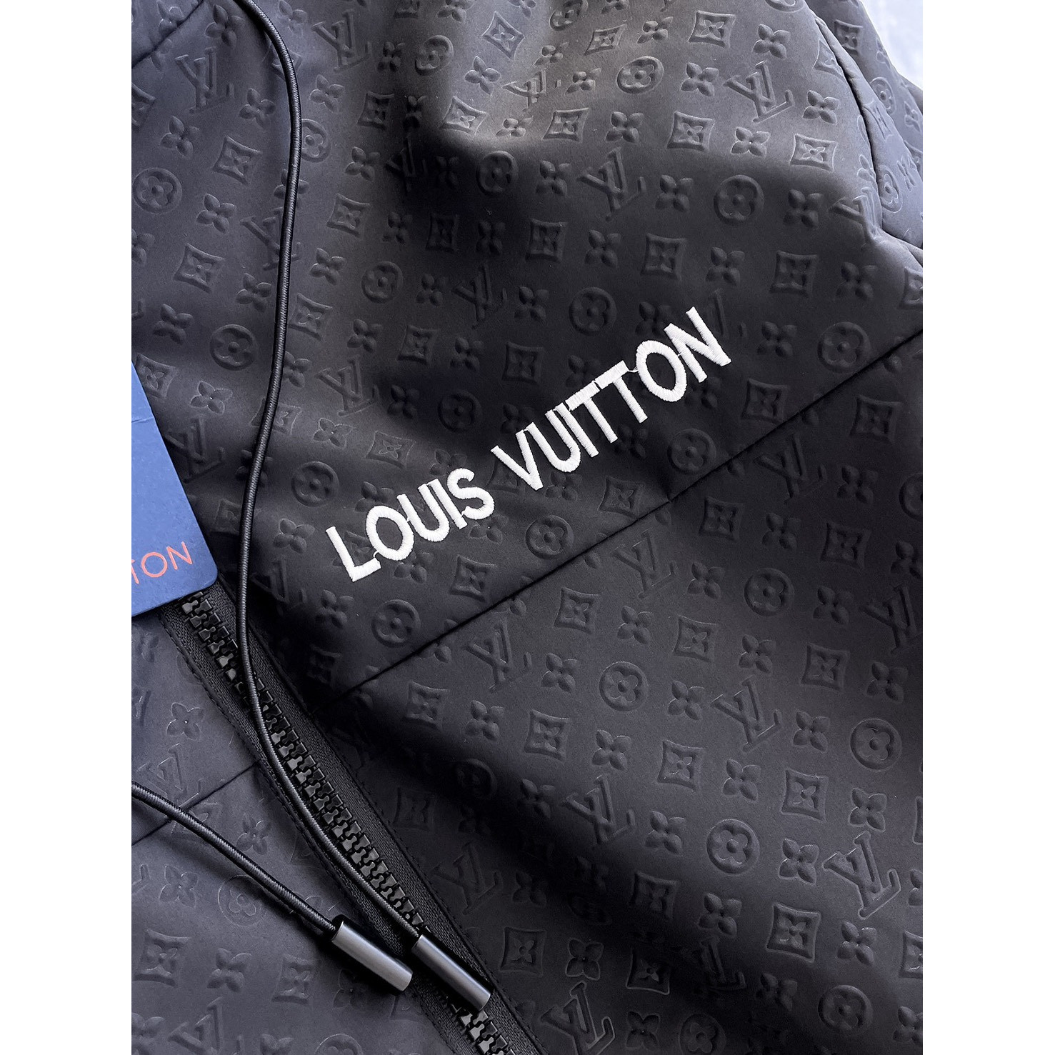 <p>LV&nbsp;男士夹克外套(黑)</p>