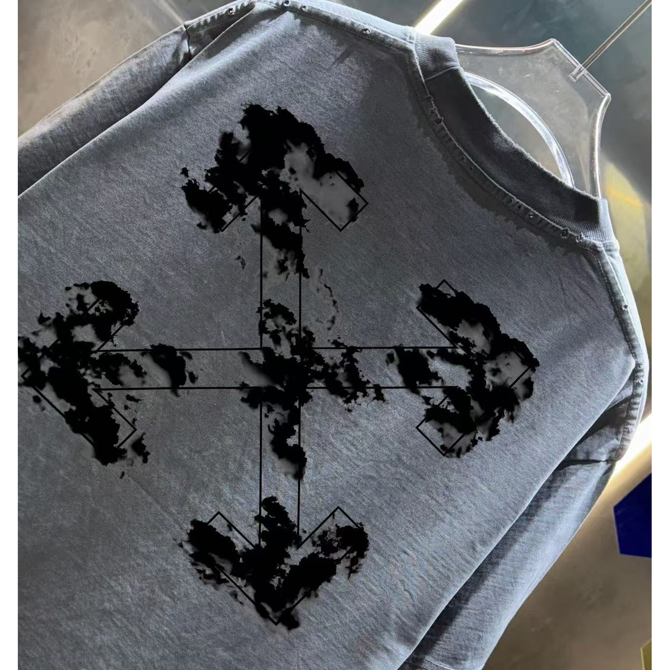<p>OFF-white 洗水磨破短袖T恤(洗水灰)</p>