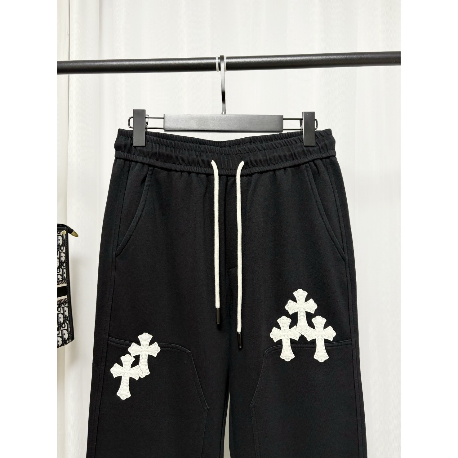 <p>&nbsp;Chrome Hearts&nbsp;休闲长裤</p>