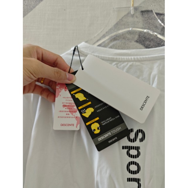 <p>DESCENTE 短袖T恤(白)</p>