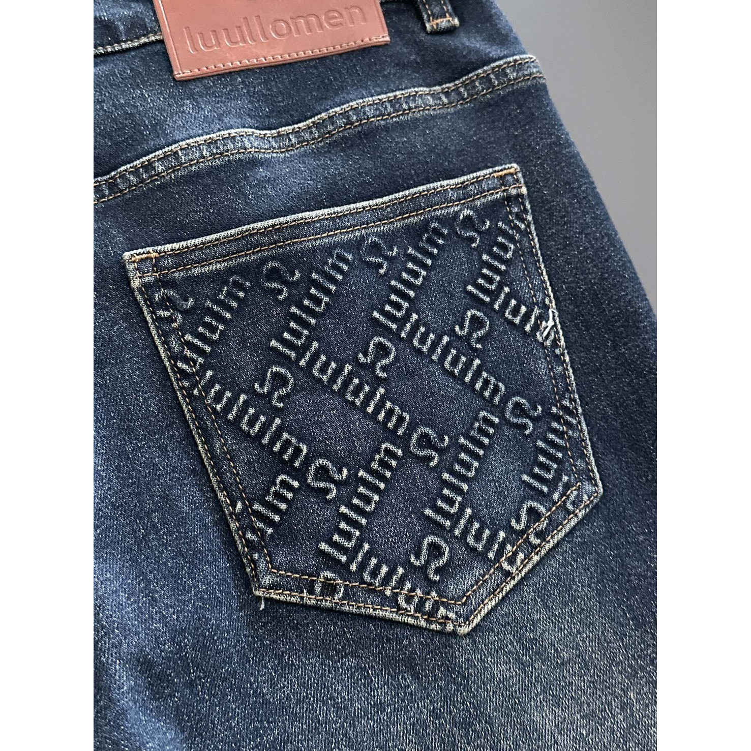 <p>lululemon 高品质牛仔裤</p>