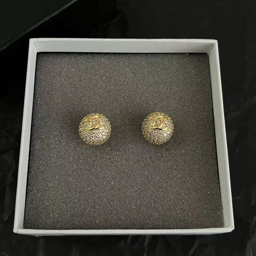 <p>CHANEL&nbsp;中古耳钉(金)</p>