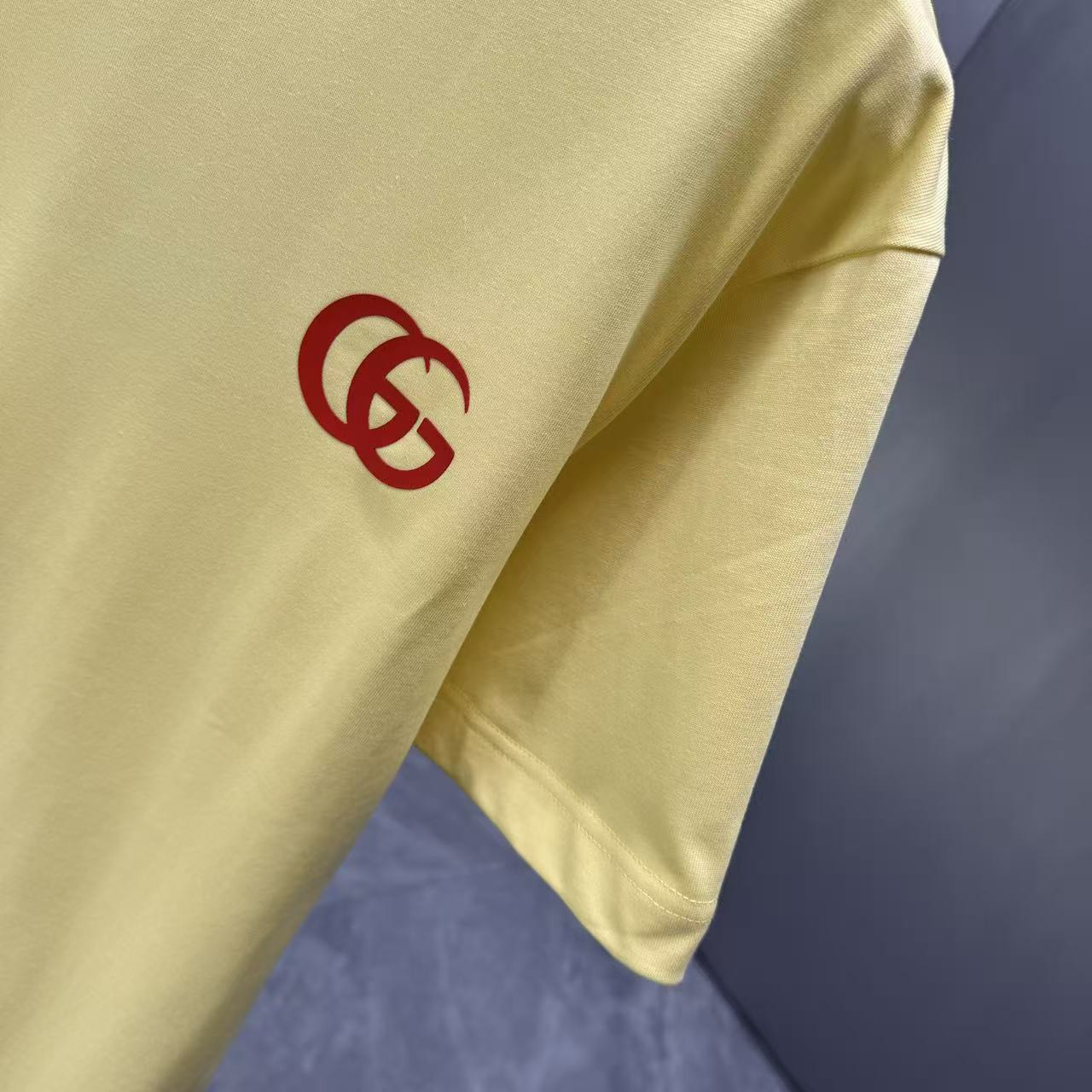 <p>GUCCI 短袖T恤(黃)</p>