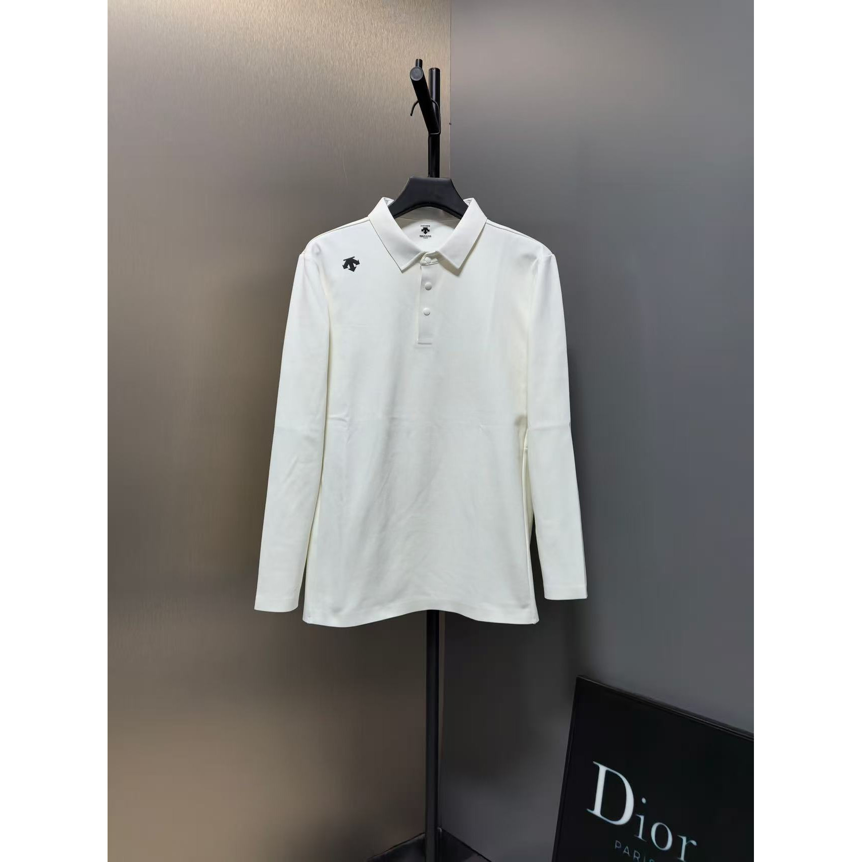<p>Descente 翻领长袖打底(米白)</p>