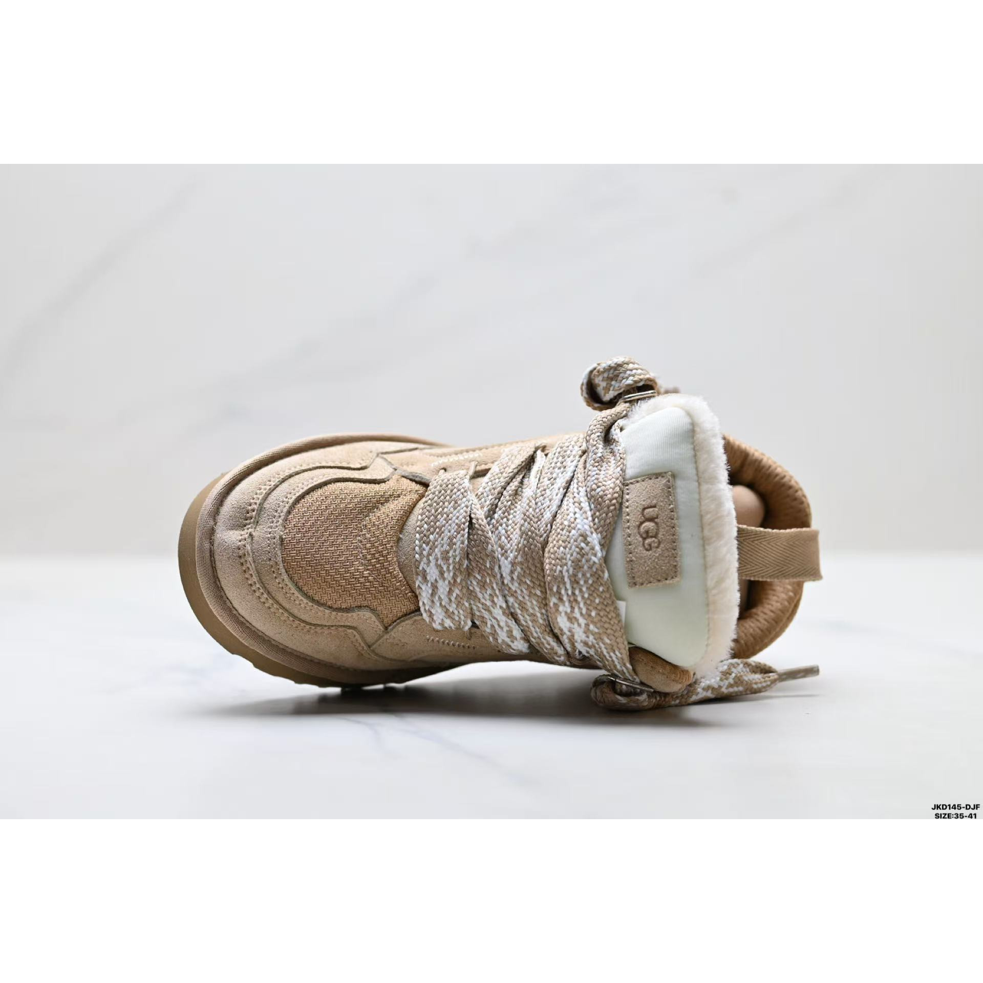 <p>UGG LOWMEL 雪地靴</p>