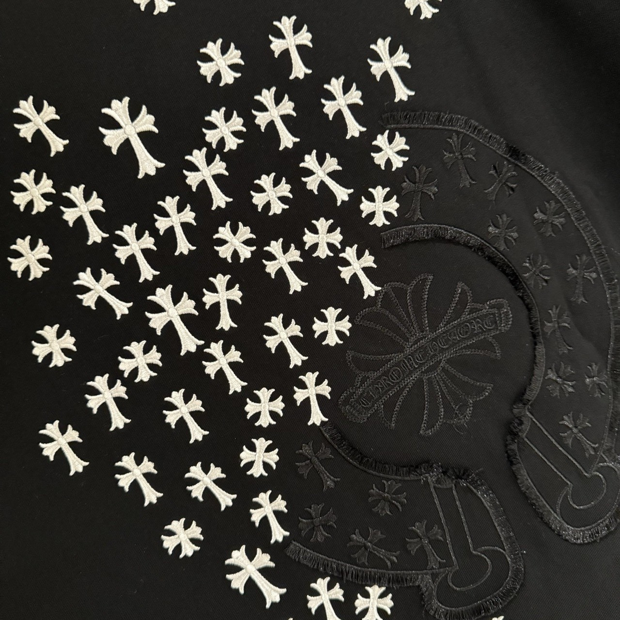 <p>CHROME HEARTS&nbsp;长袖T恤(黑B02)</p>

<p>&nbsp;</p>