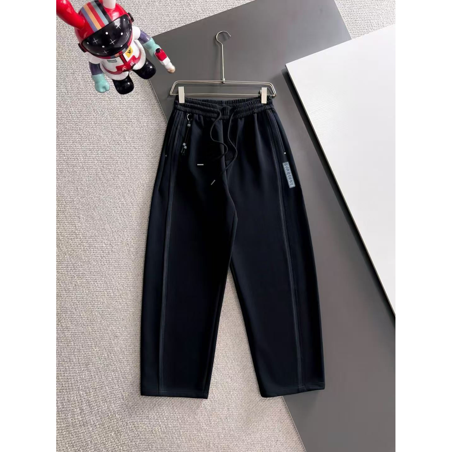 <p>BURBERRY 秋冬新款松紧带休闲裤(黑)</p>