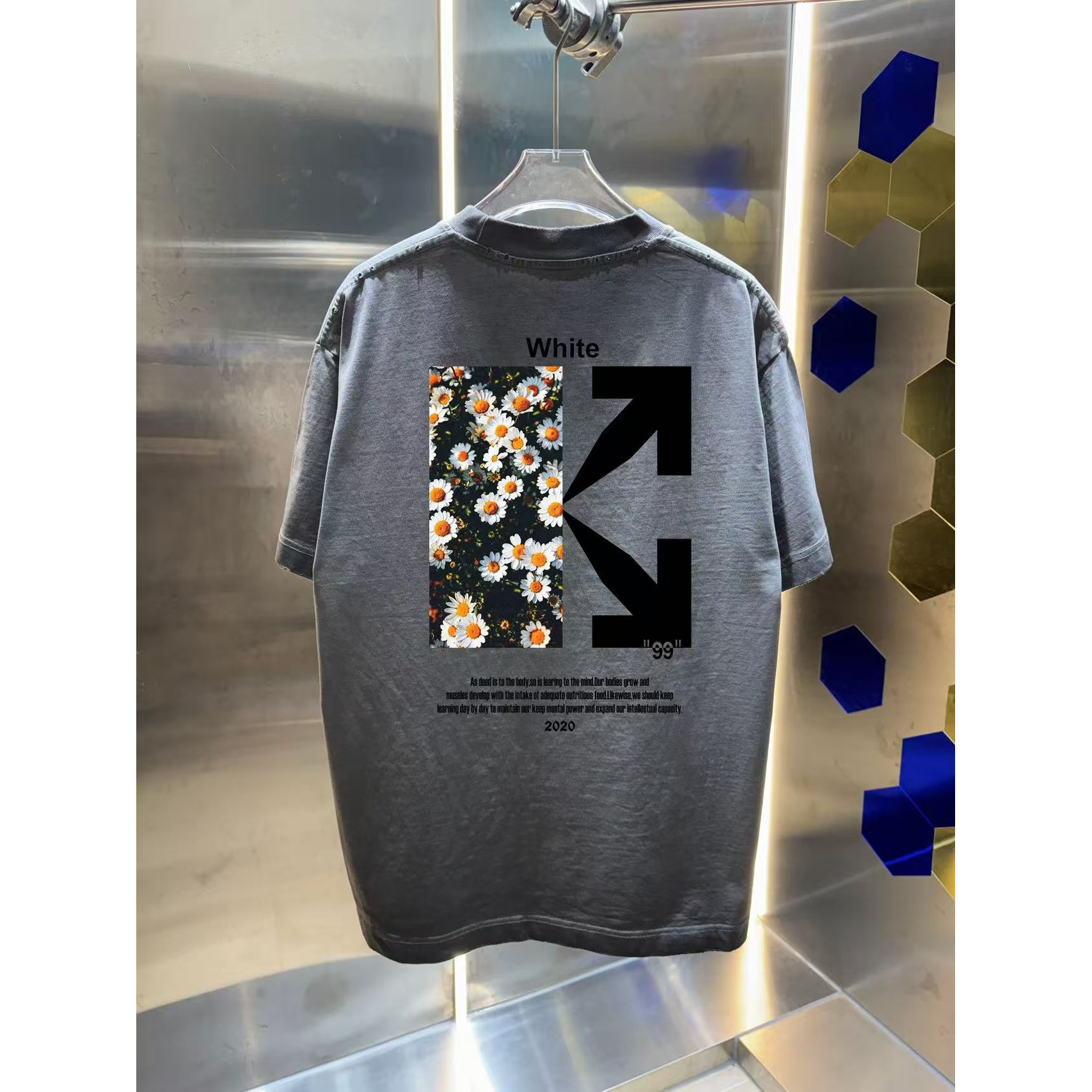 <p>OFF-white 洗水磨破短袖T恤(洗水灰)</p>