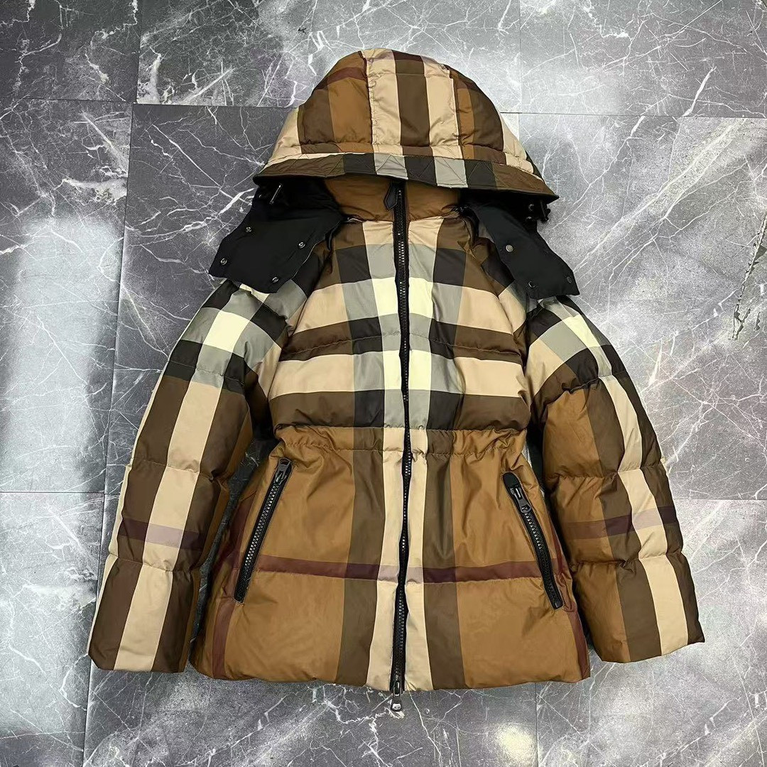 <p>BURBERRY 格纹女款羽绒服</p>