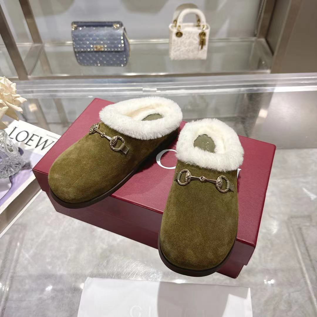 <p>GUCCI 穆勒羊毛拖鞋</p>