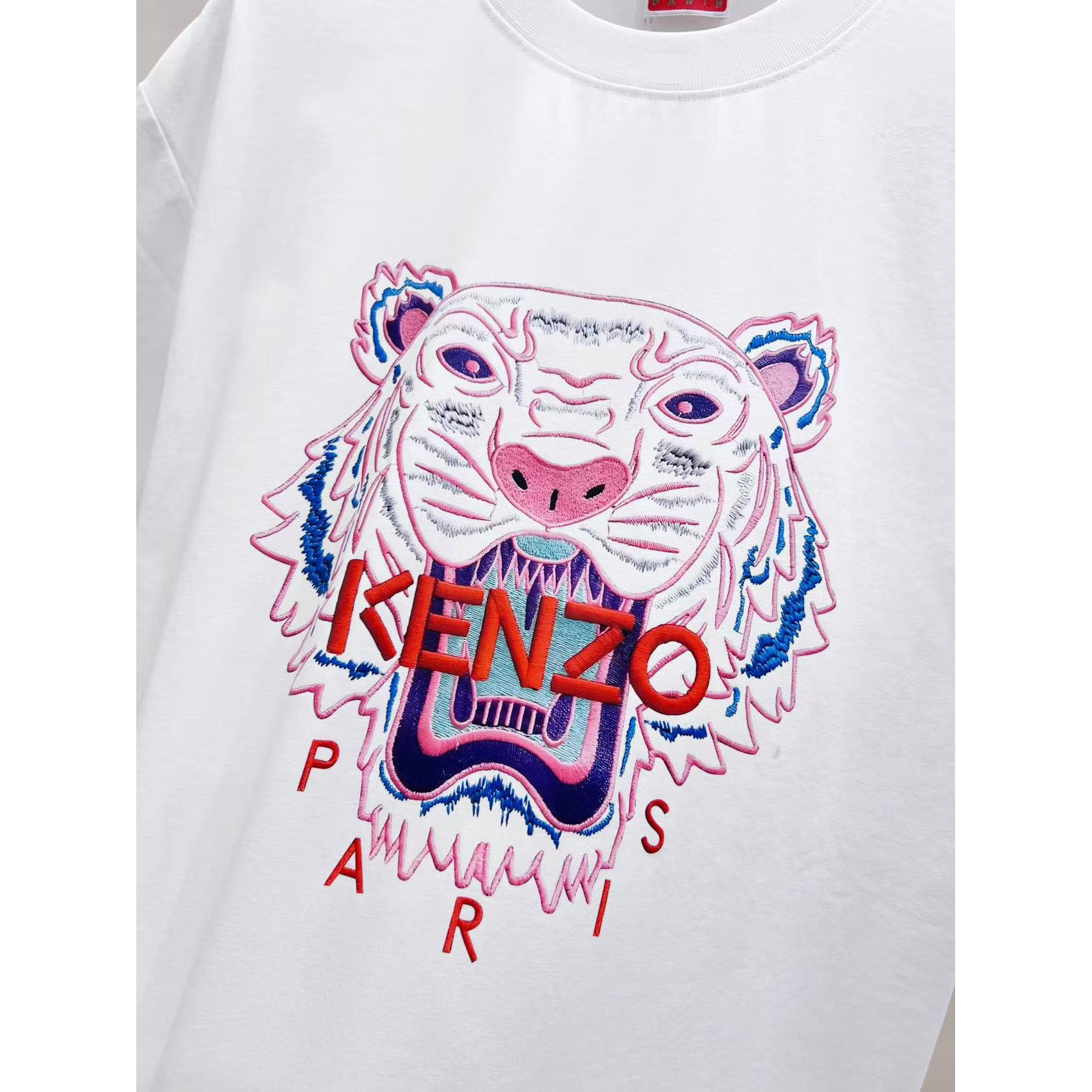 <p>KENZO 经典仿刺绣老虎头短袖(白)</p>