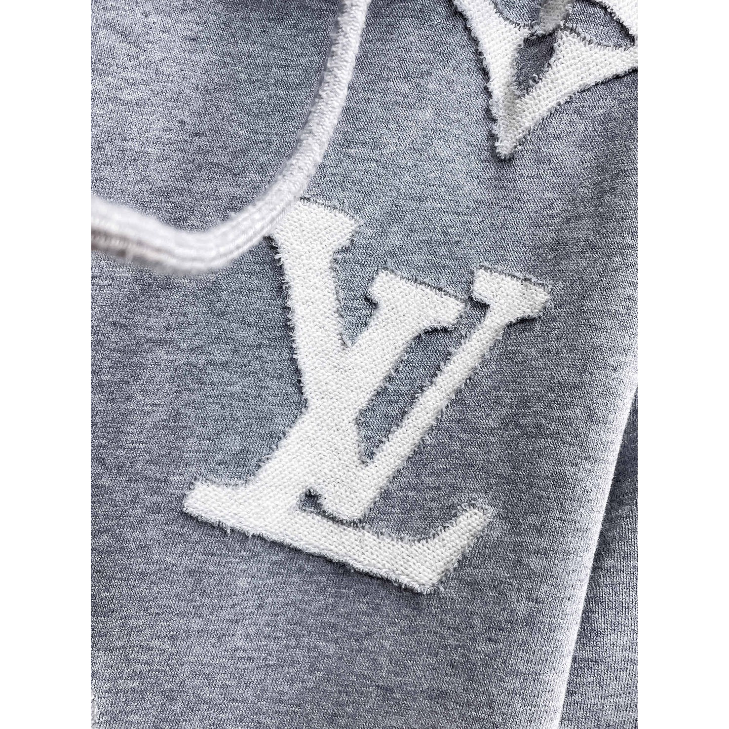 <p>LV&nbsp;男士夹克外套(灰)</p>