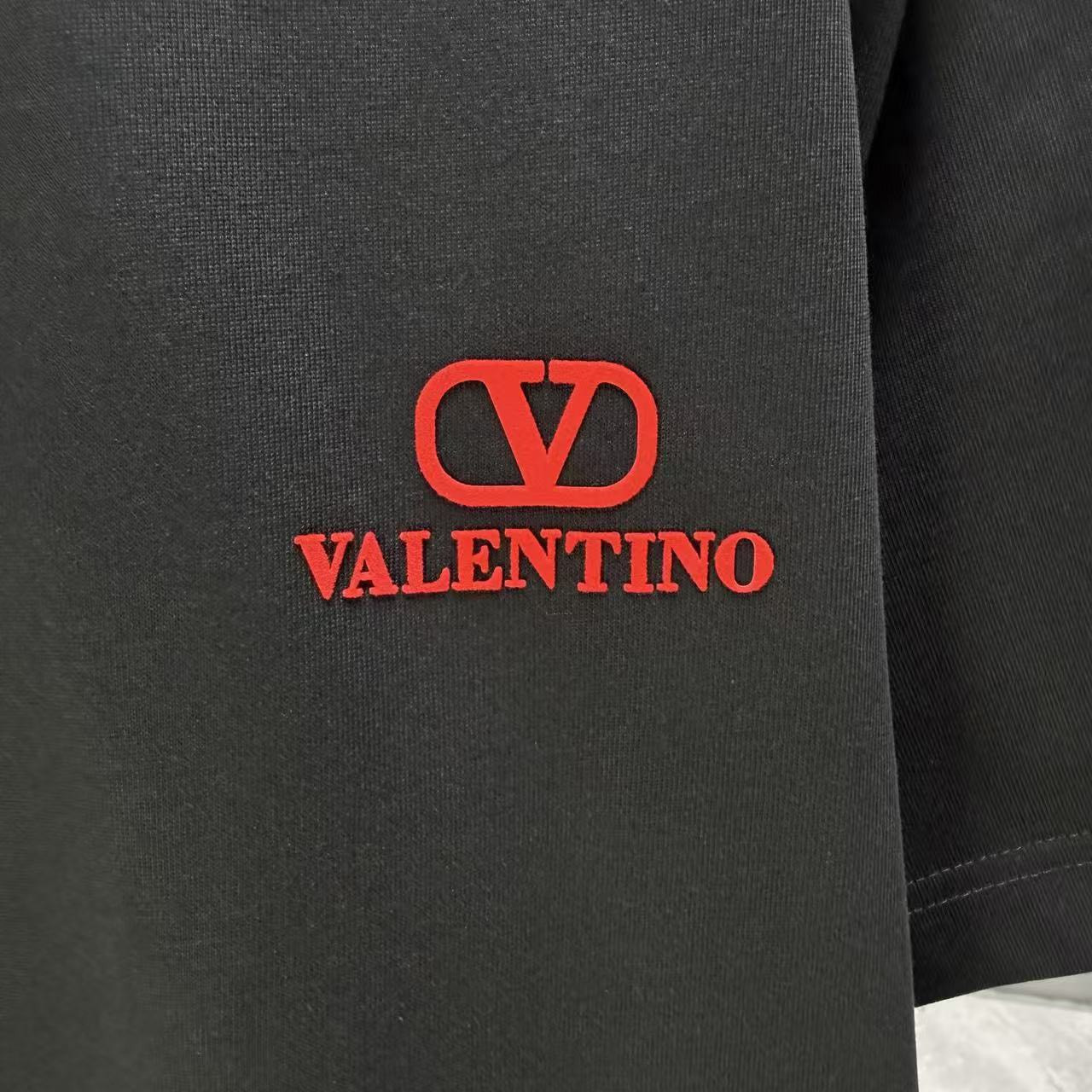 <p>VALENTION 短袖T恤(黑)</p>
