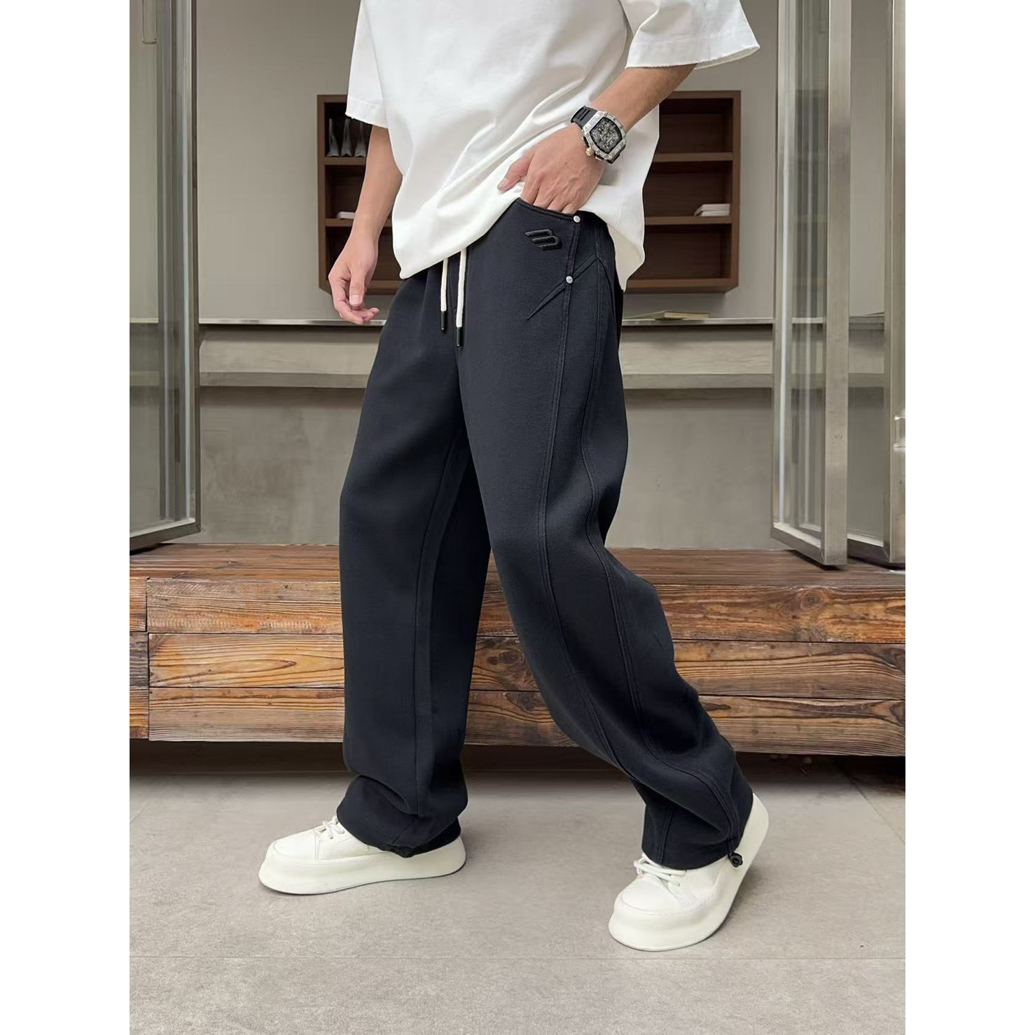 <p>Balenciaga 休闲长裤</p>