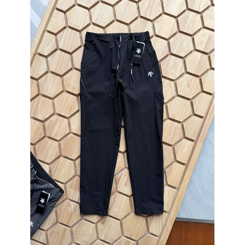 <p>DESCENTE 男士運動長褲</p>