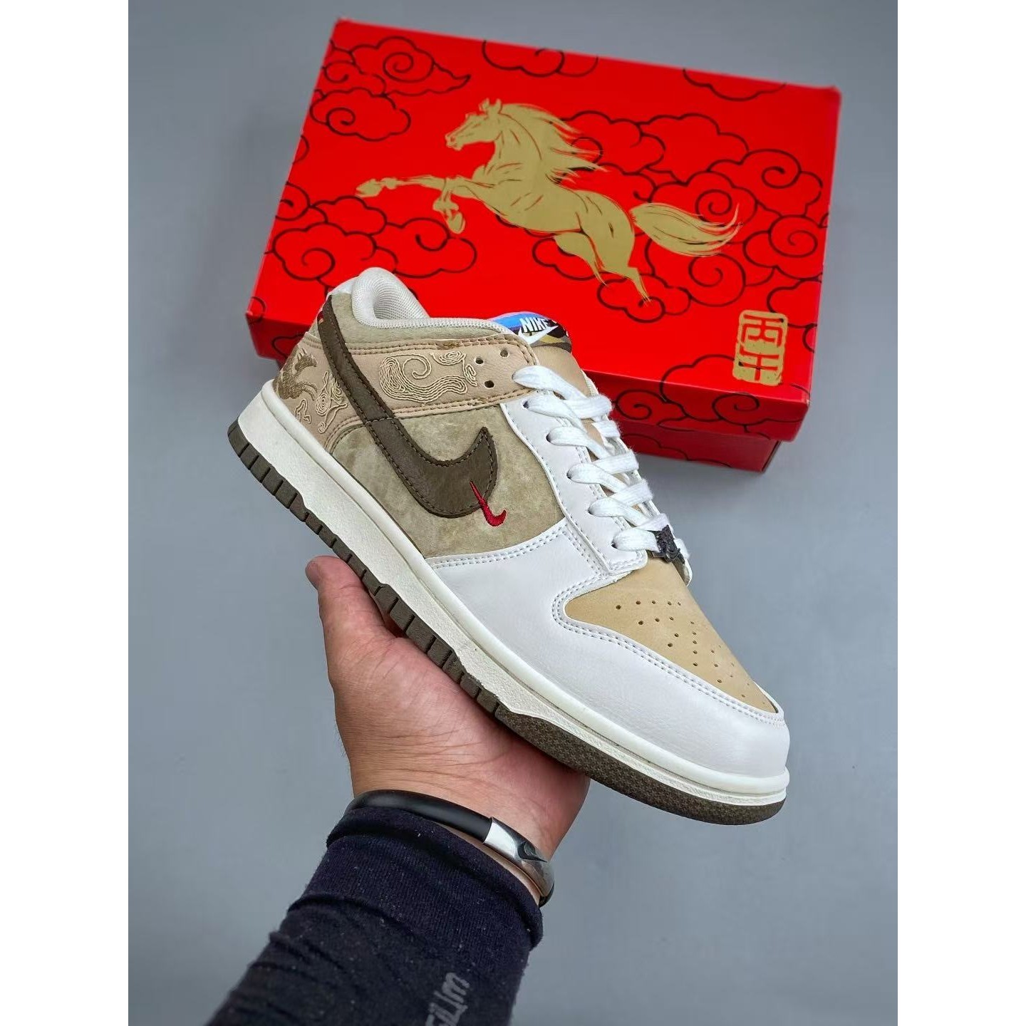 <p>Nike &lsquo;联名款&rsquo;低帮休闲运动板鞋(卡其白)</p>