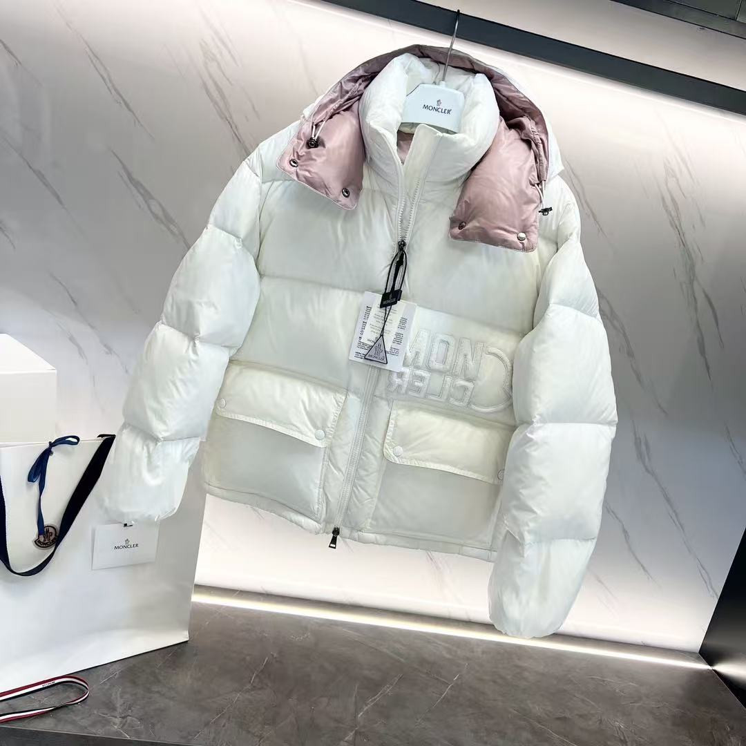 <p>MONCLER Abbaye面包服漆面尼龙女士羽绒服(白粉色)</p>