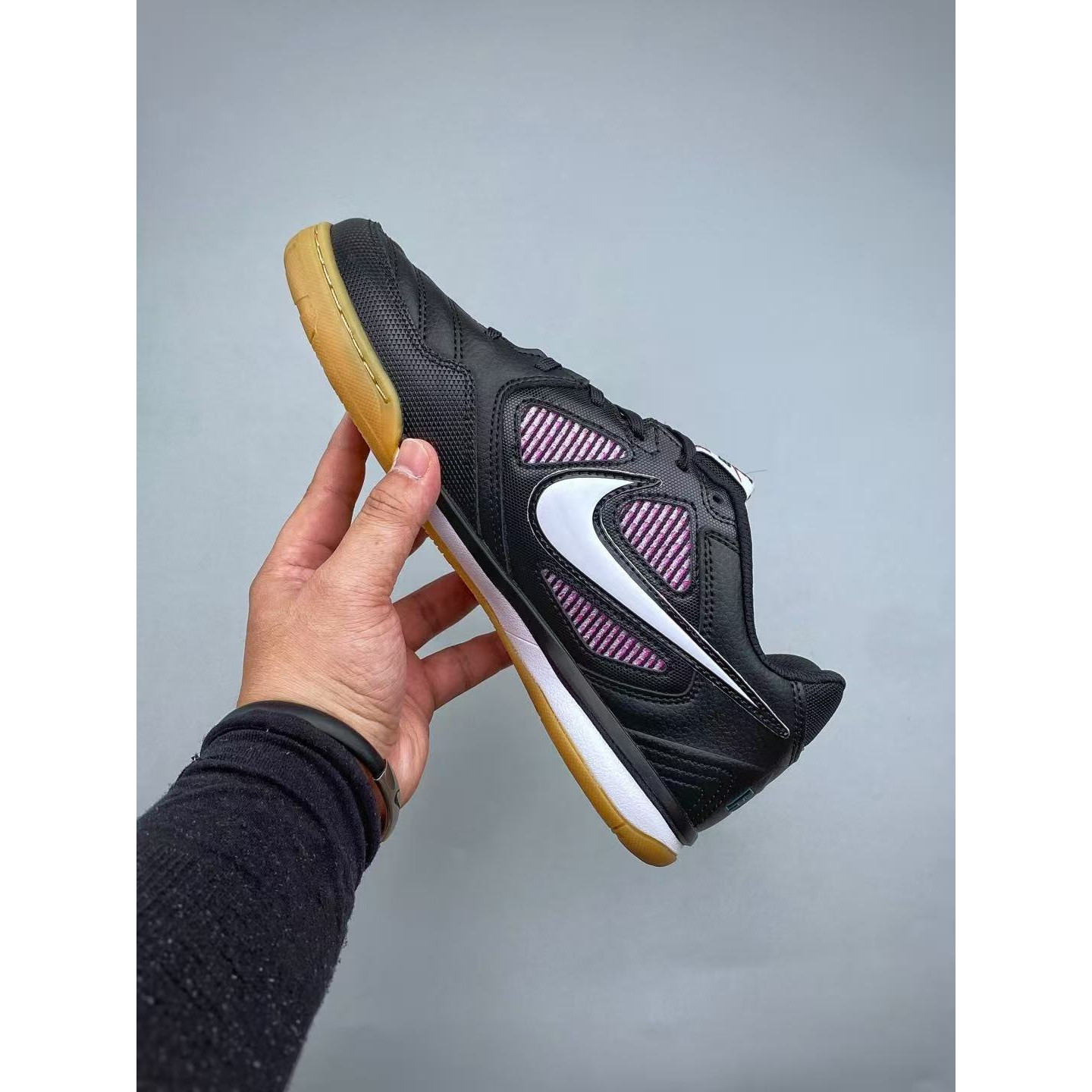 <p>NIKE GATO 低帮生活休闲鞋(紫色)</p>