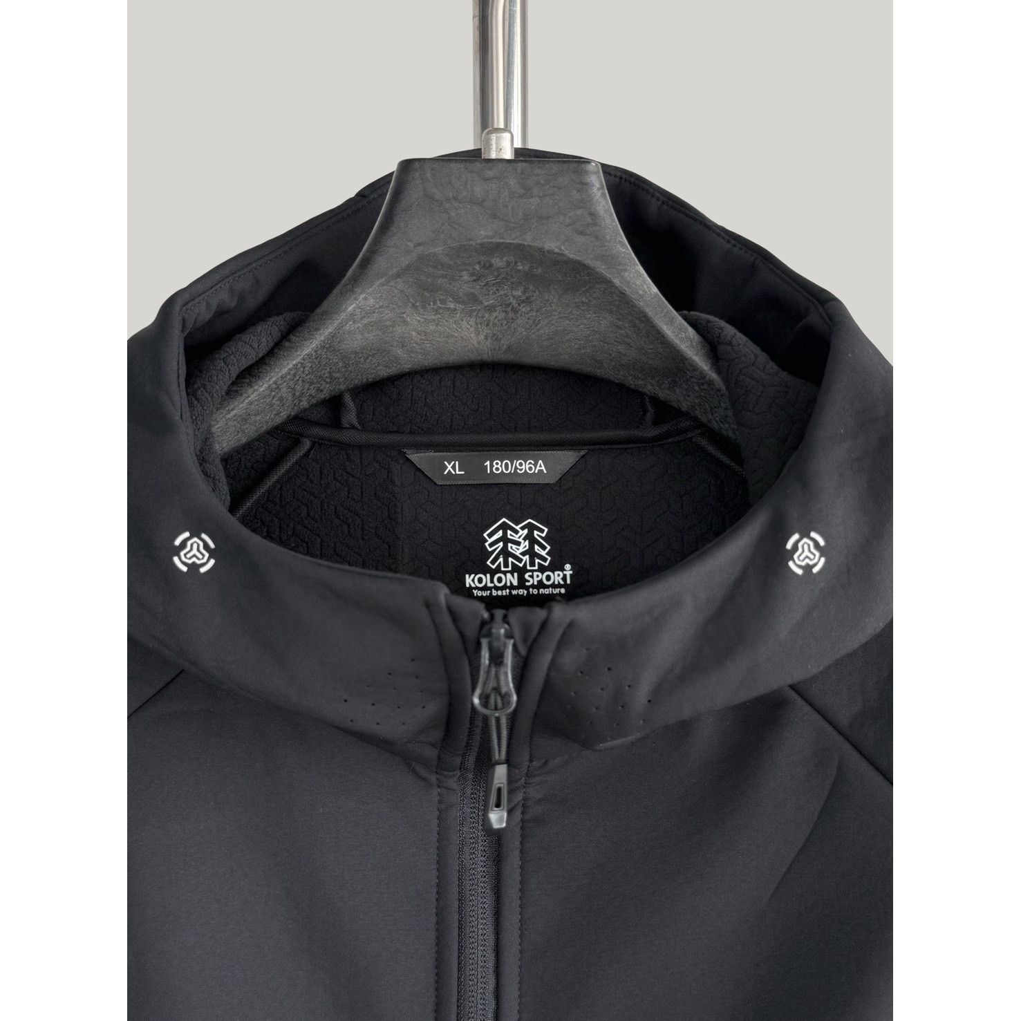 <p>KOLON SPORT 冲锋衣连帽款(黑)</p>