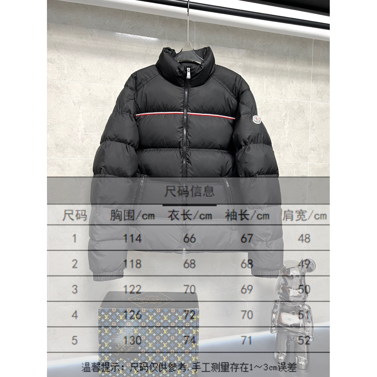 <p>Moncler 短款拉链立领长袖夹克(黑)</p>