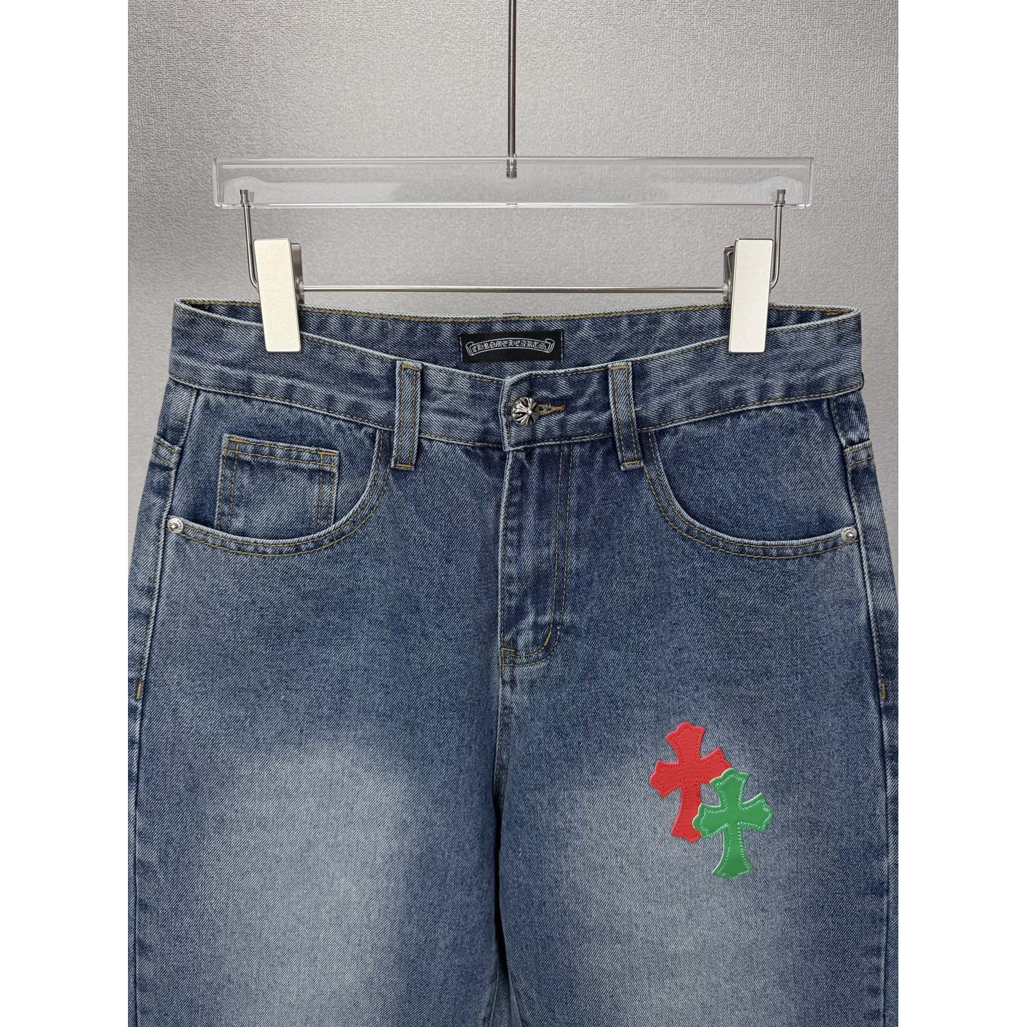 <p>CHROME HEARTS 红黄绿十字架牛仔裤</p>