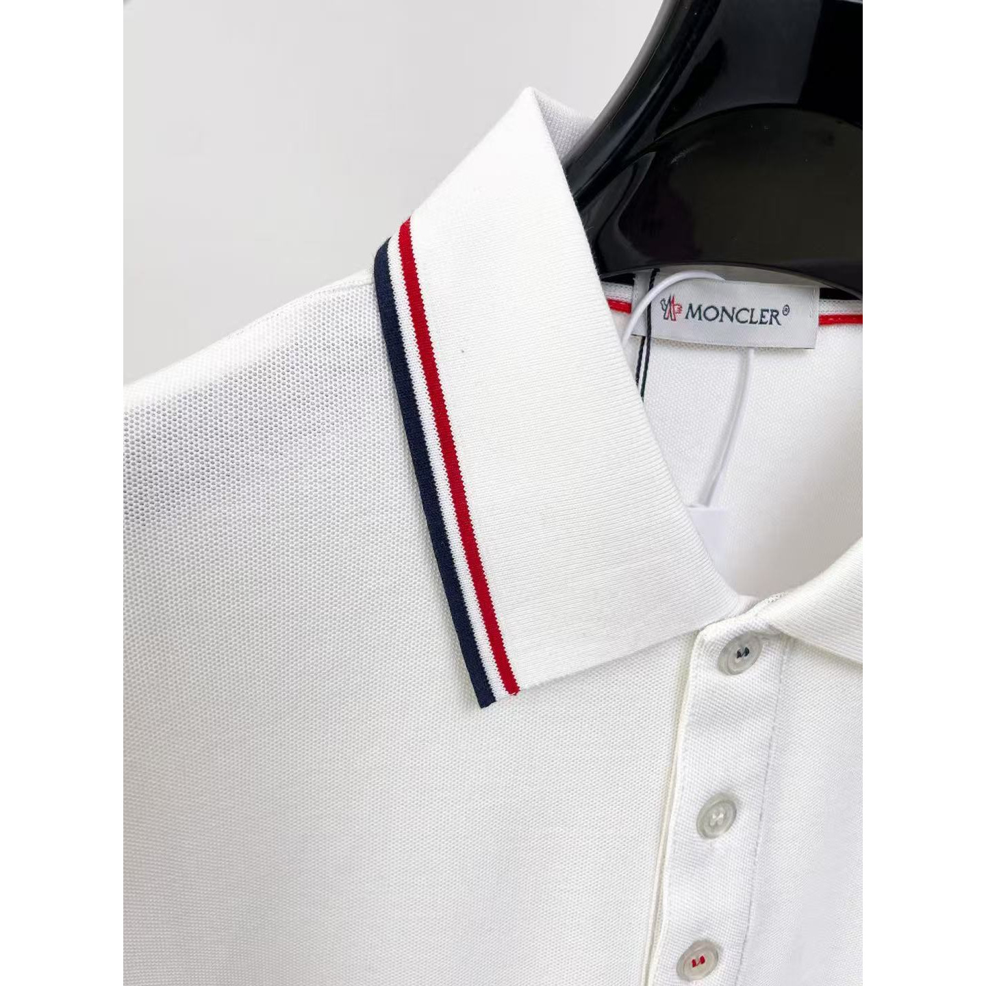 <p>MONCLER 贴片长袖Polo衫(白)</p>