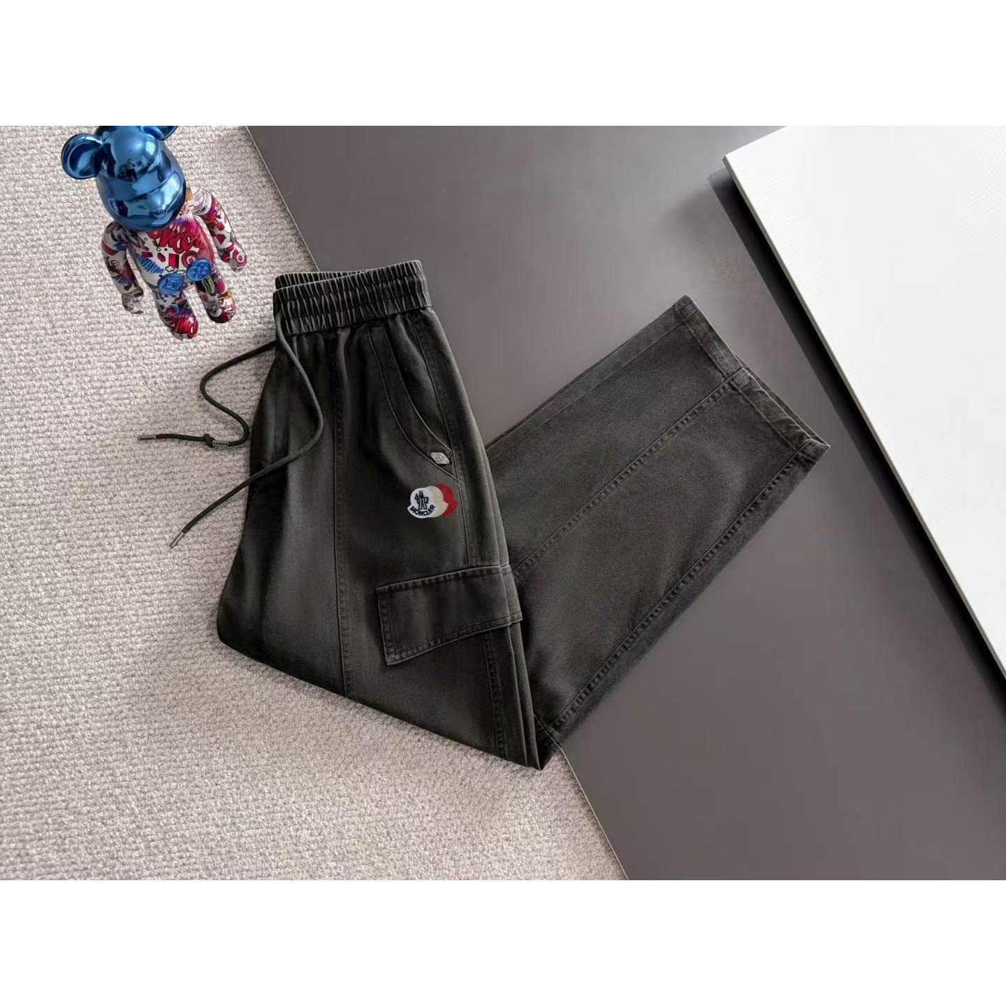 <p>MONCLER 夏季新款松紧带休闲裤(786888)</p>