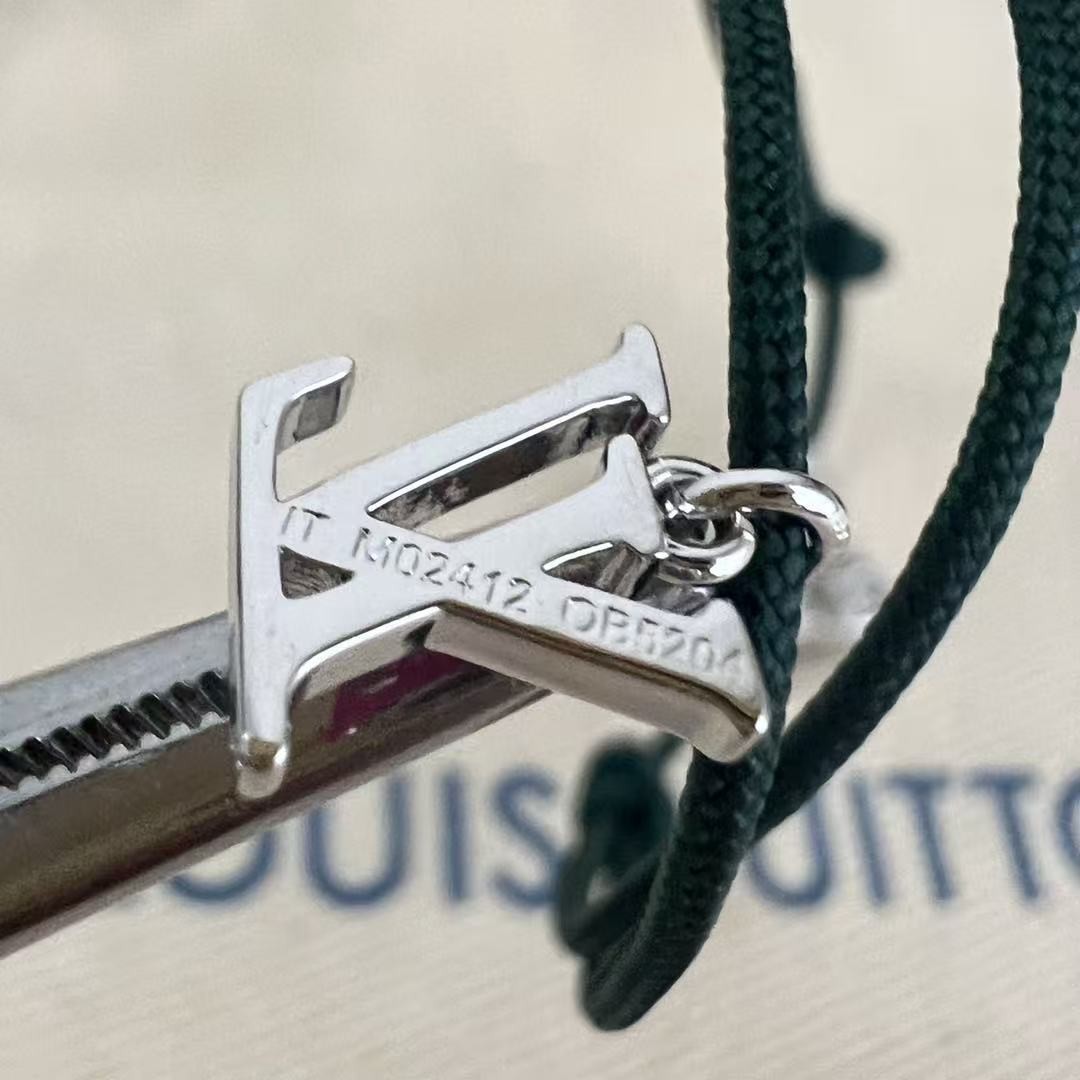 <p>LV 手绳</p>