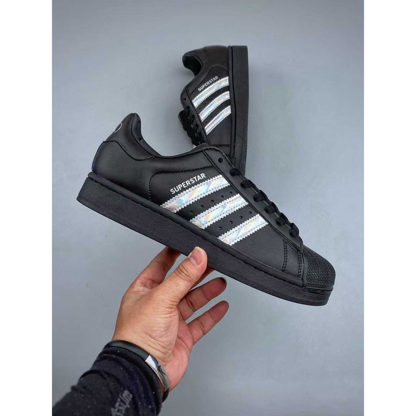 <p>Adidas Originals Superstar 休闲运动板鞋(黑)</p>
