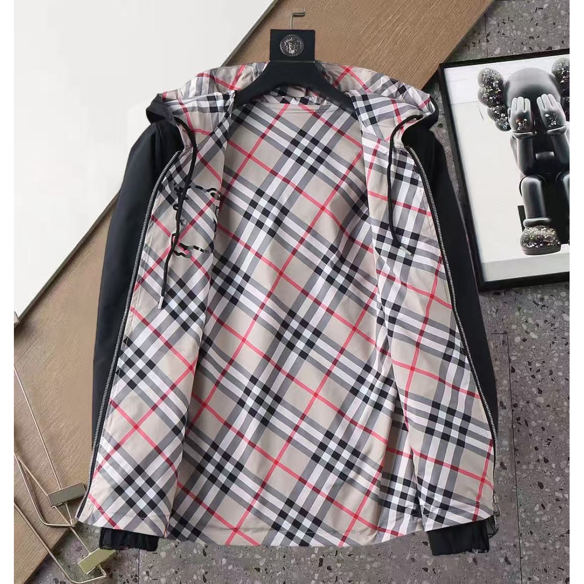 <p>BURBERRY&nbsp;男士夹克外套(800817)</p>