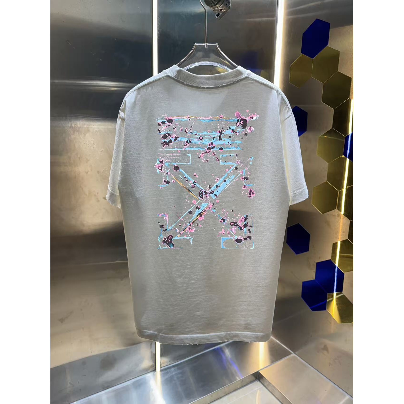 <p>Givenchy 洗水磨破短袖T恤(洗水白)</p>
