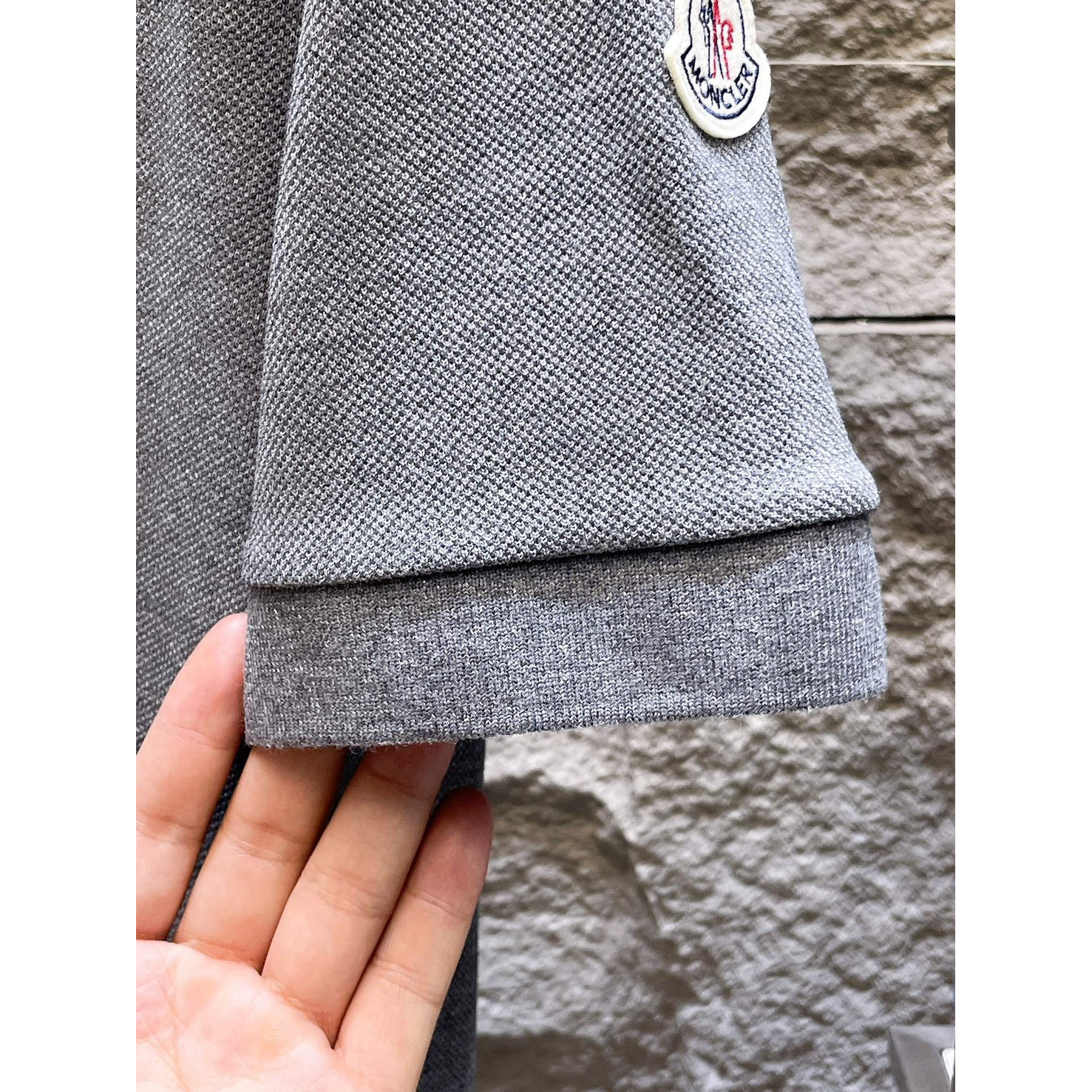 <p>MONCLER&nbsp;短袖翻领polo衫(灰)</p>