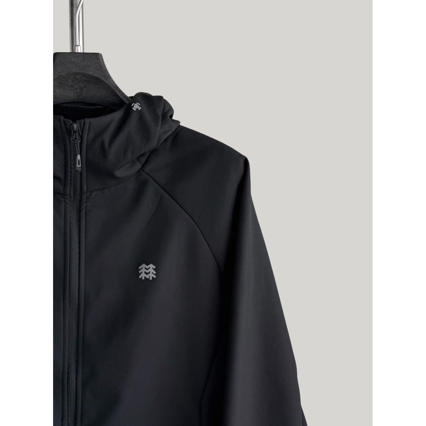 <p>KOLON SPORT 冲锋衣连帽款(黑)</p>