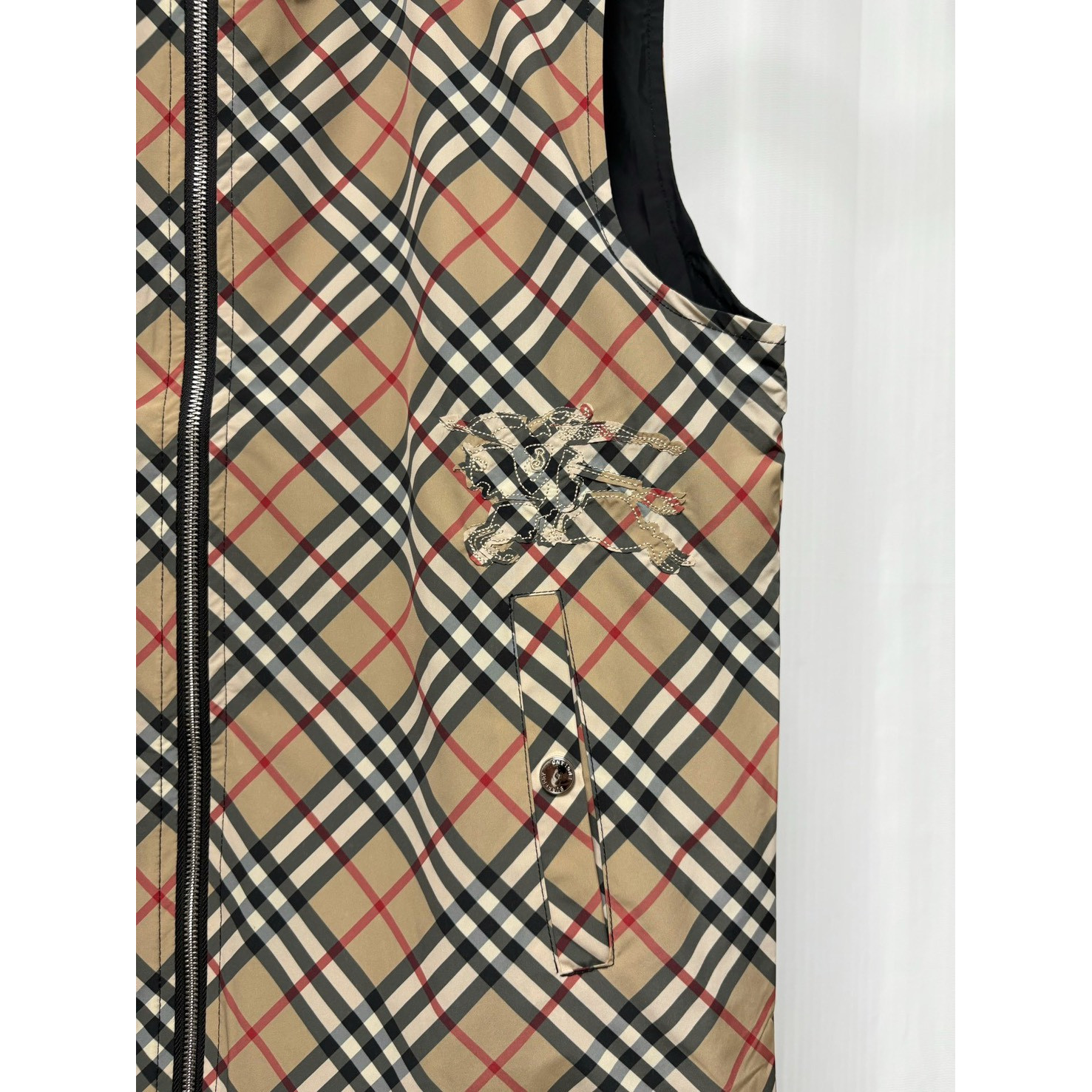 <p>Burberry 双面连帽马甲外套</p>