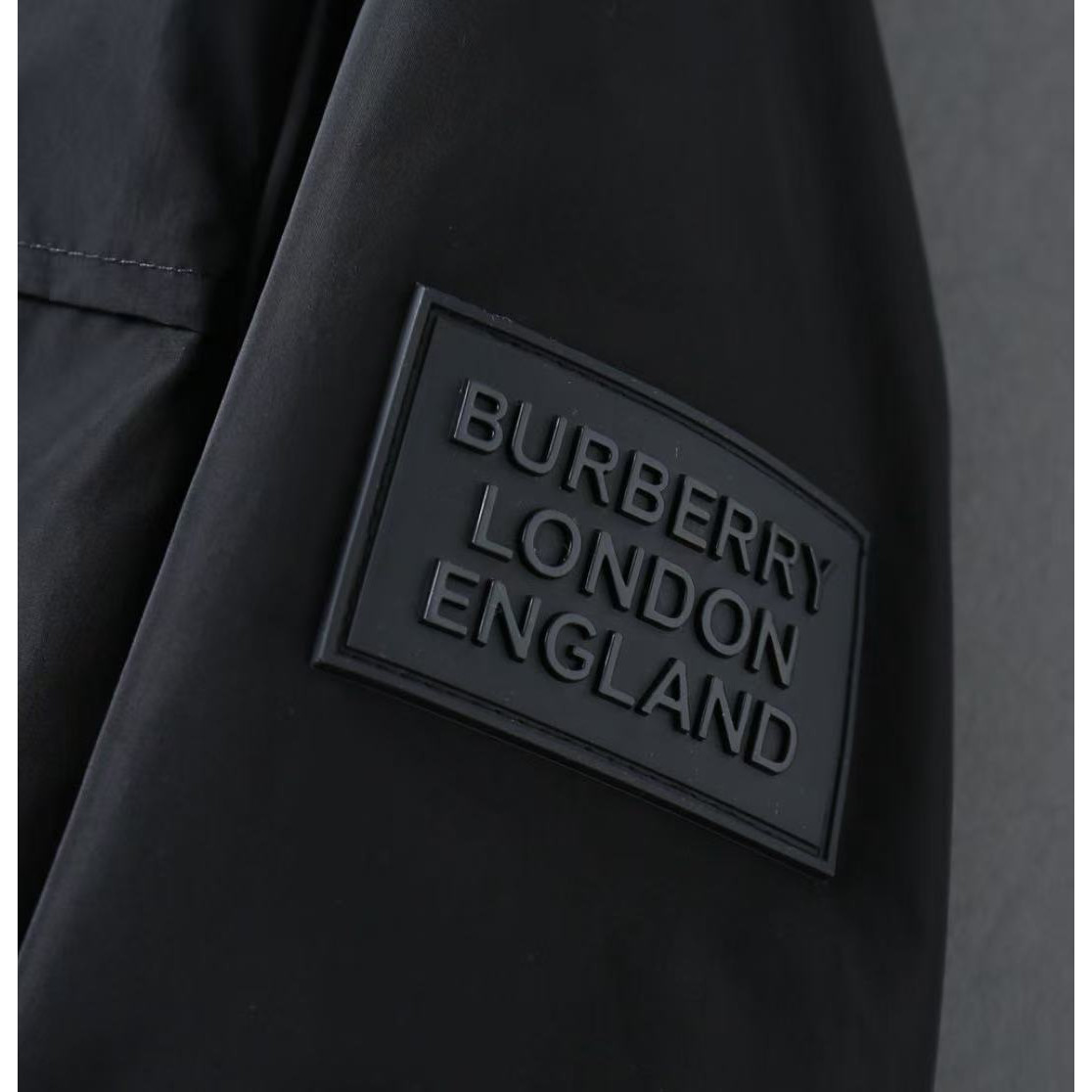<p>BURBERRY 男士夹克外套(800823)</p>