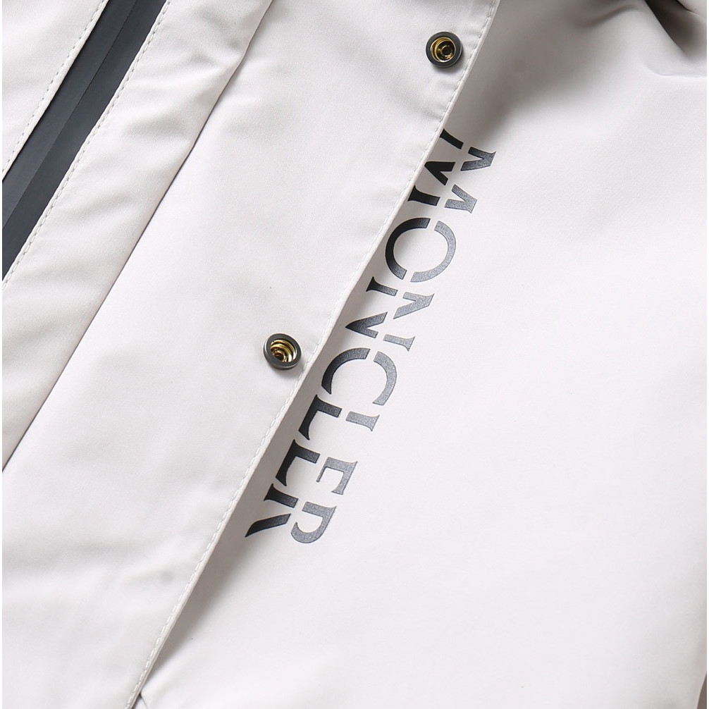 <p>Moncler 新款男士夹克外套</p>