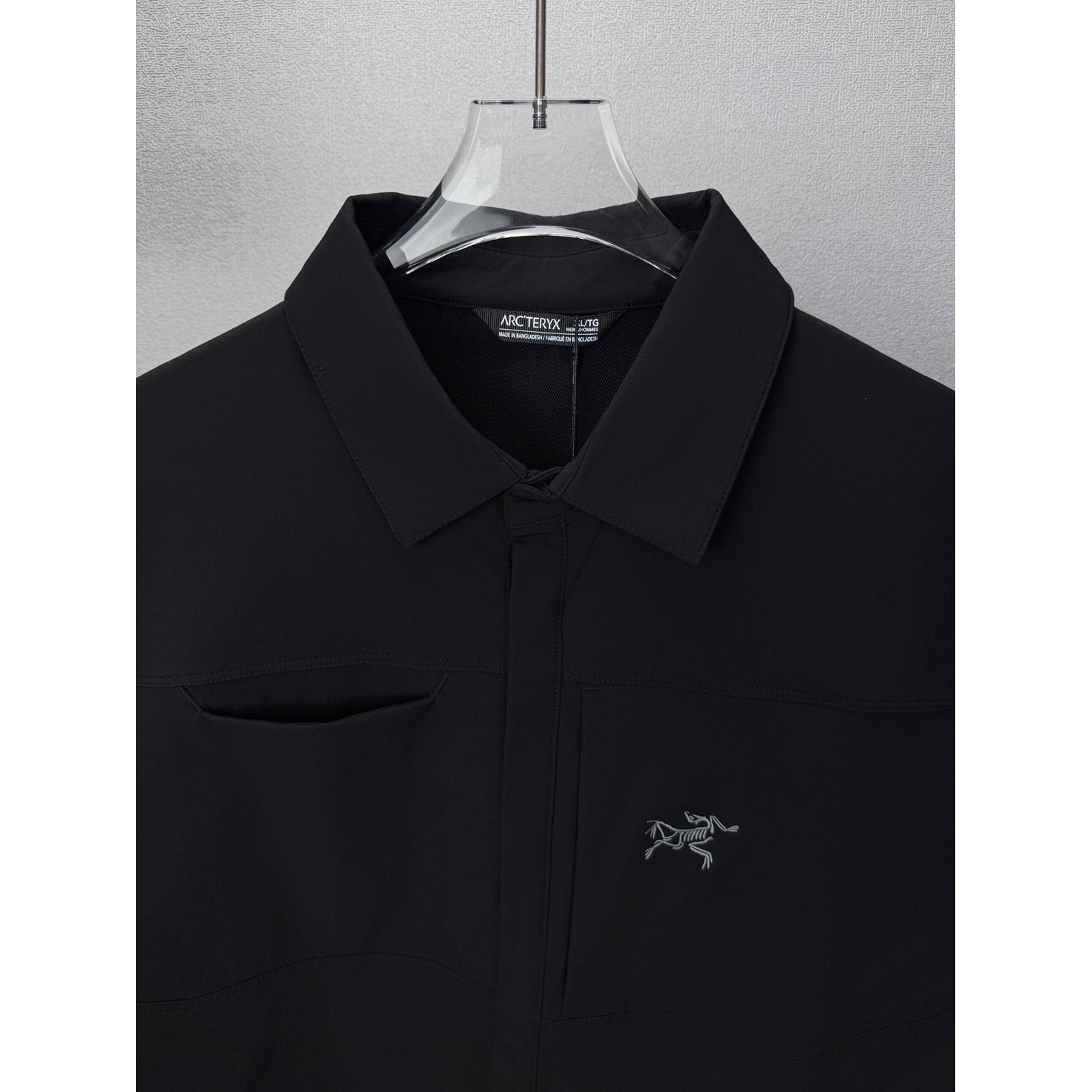 <p>Arc'teryx 情侣款翻领夹克外套(黑色)</p>