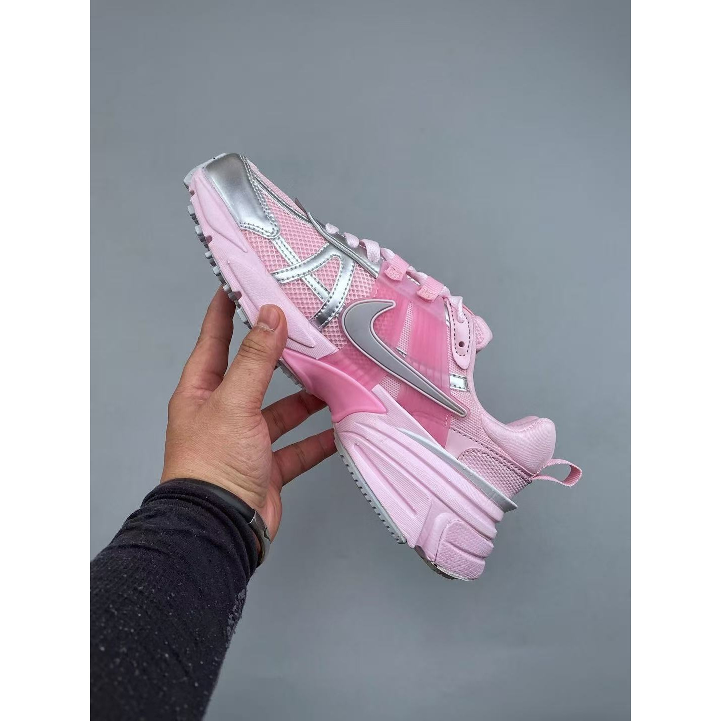 <p>Nike V2K Run 减震防滑复古低帮跑步鞋</p>