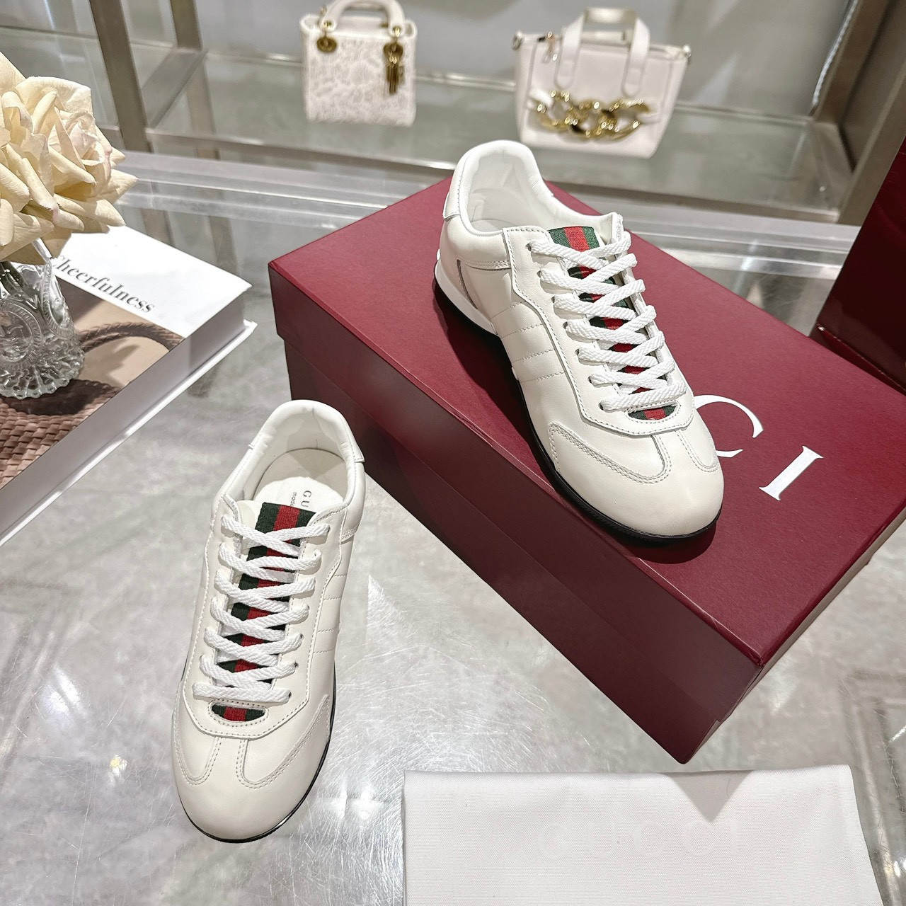 <p>GUCCI 德训鞋(女款-白)</p>