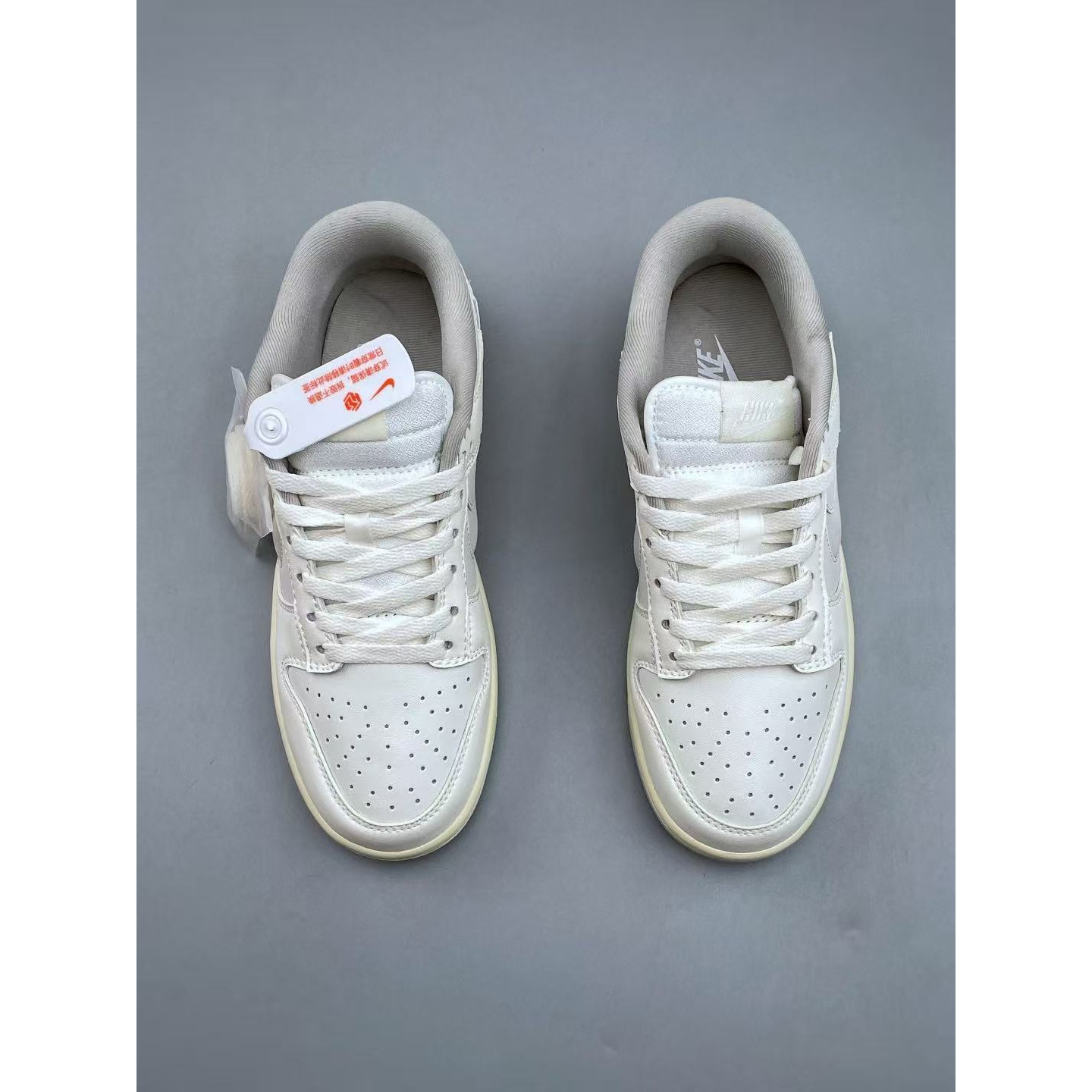 <p>Nike SB Dunk Low SB低帮休闲板鞋(白)</p>
