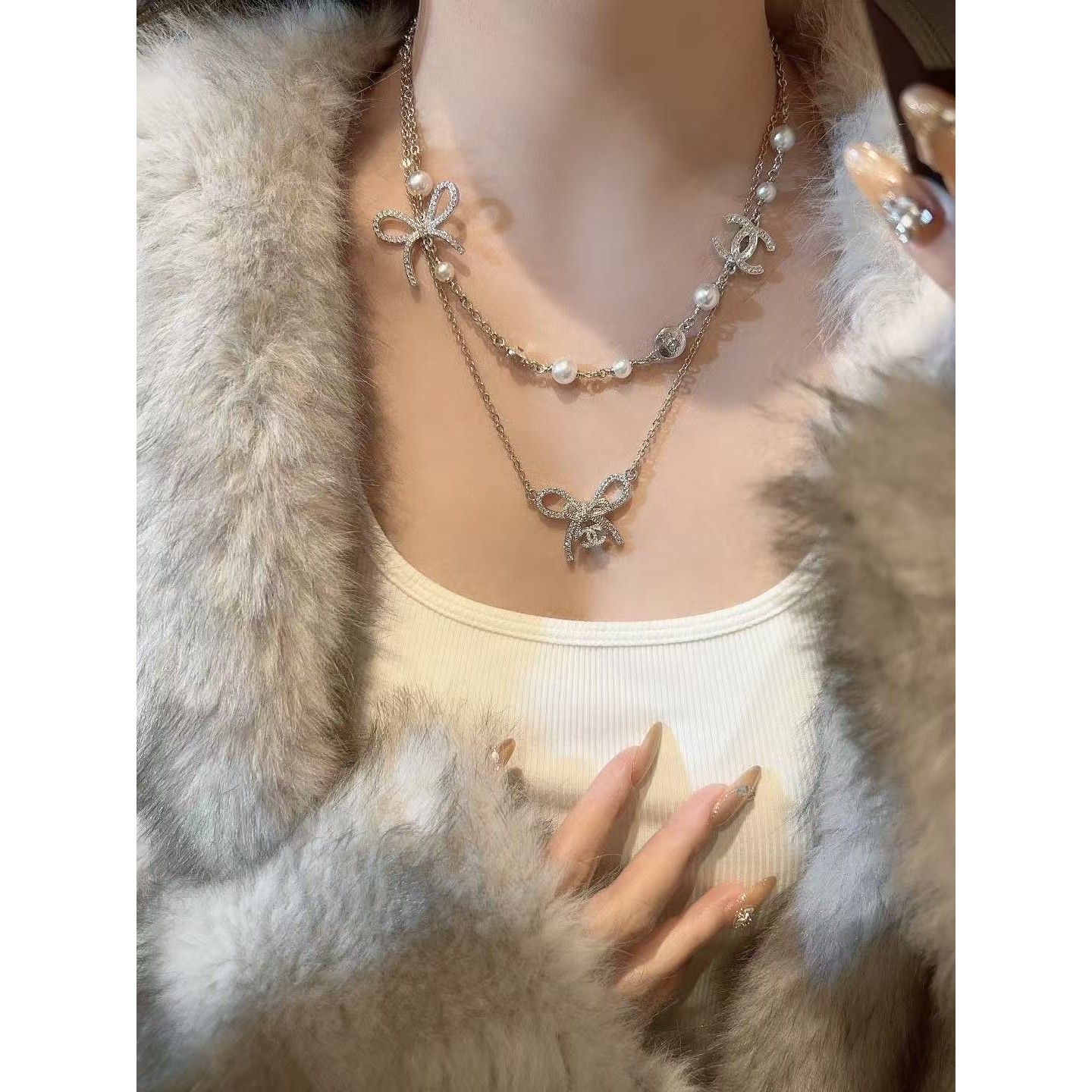 <p>CHANEL&nbsp;蝴蝶结珍珠双c项链</p>