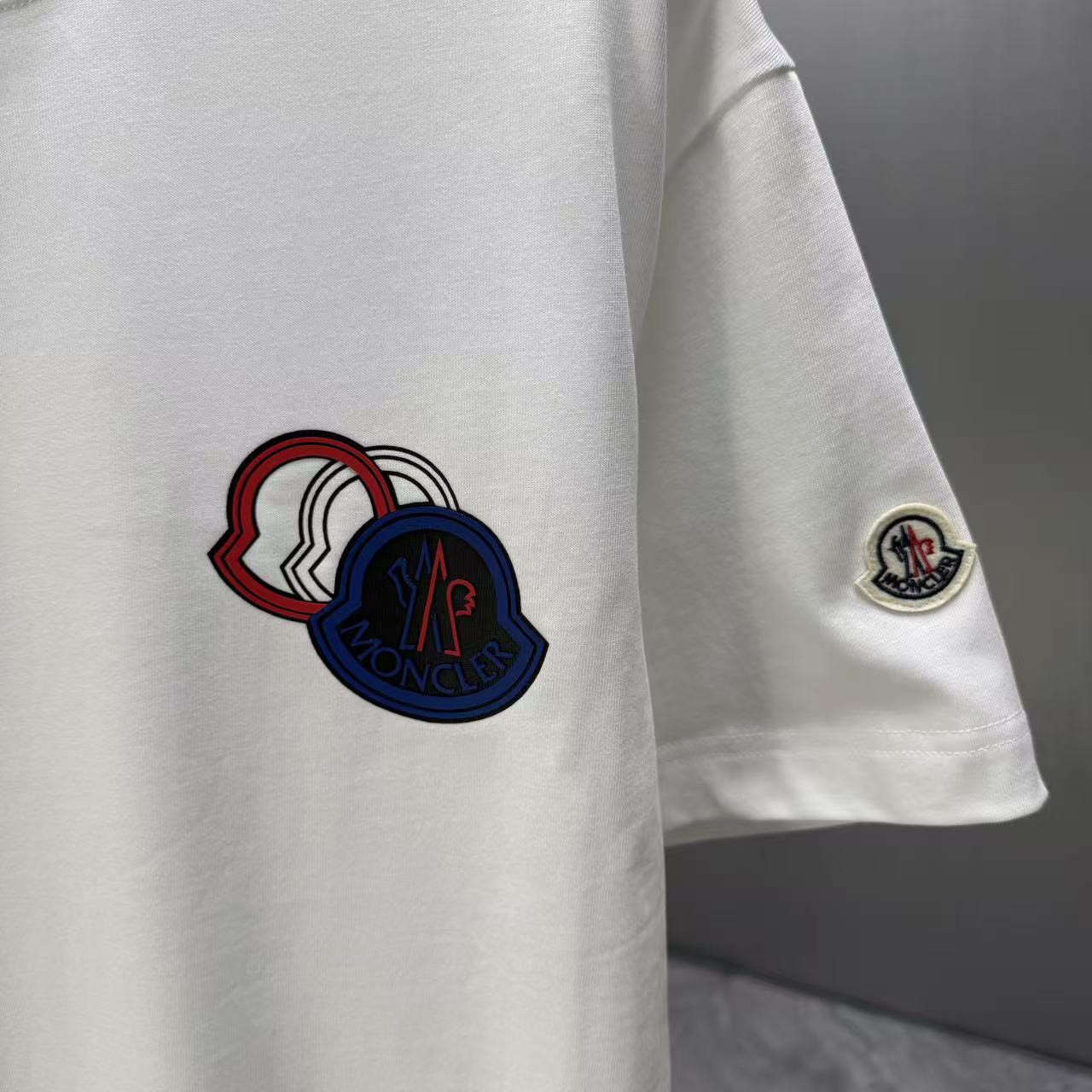 <p>Moncler 短袖T恤(白)</p>