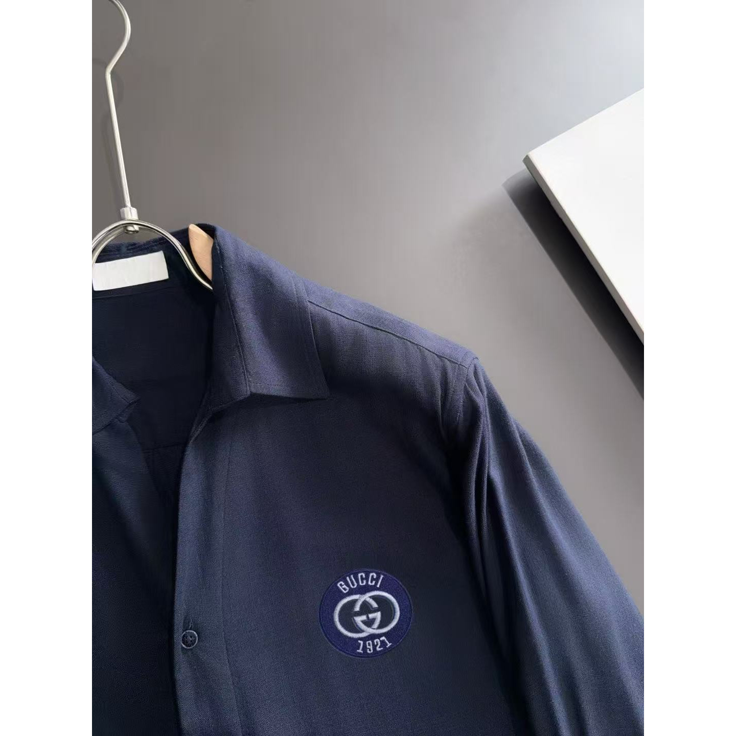 <p>Gucci 亚麻衬衫套装(深藍)</p>